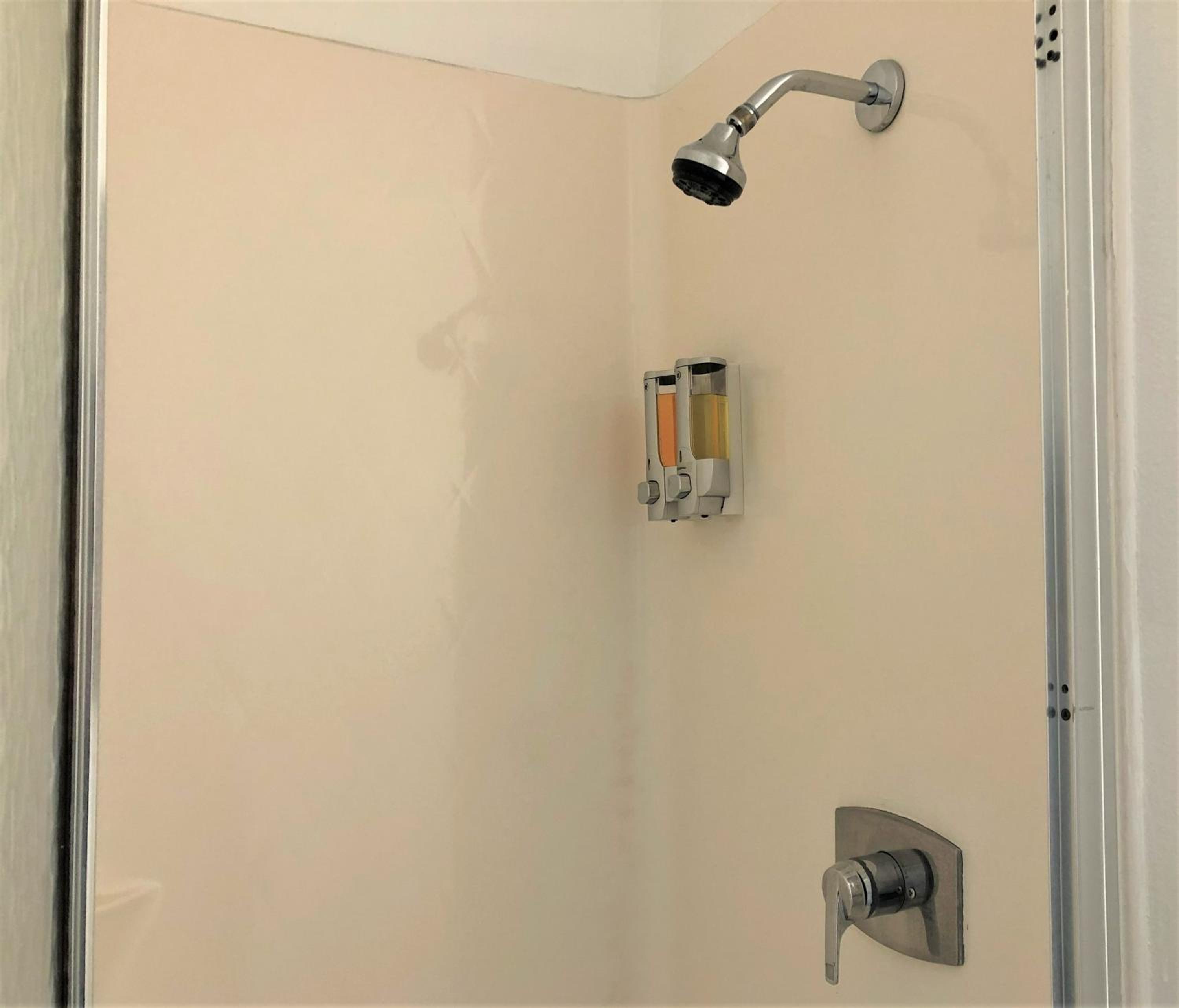 Queen Room - Non-Smoking - Photo 10