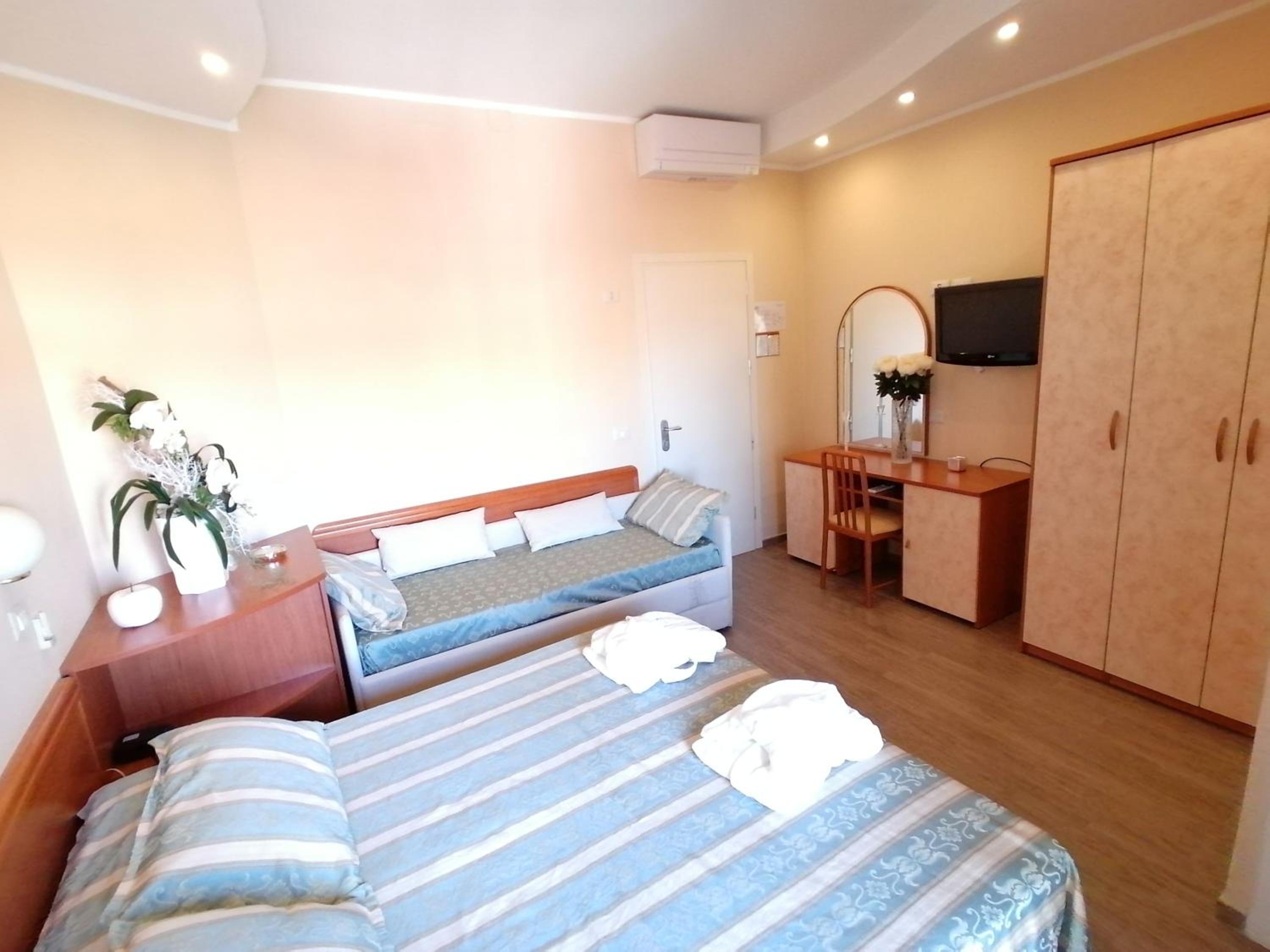 Triple Room with Balcony photo 3