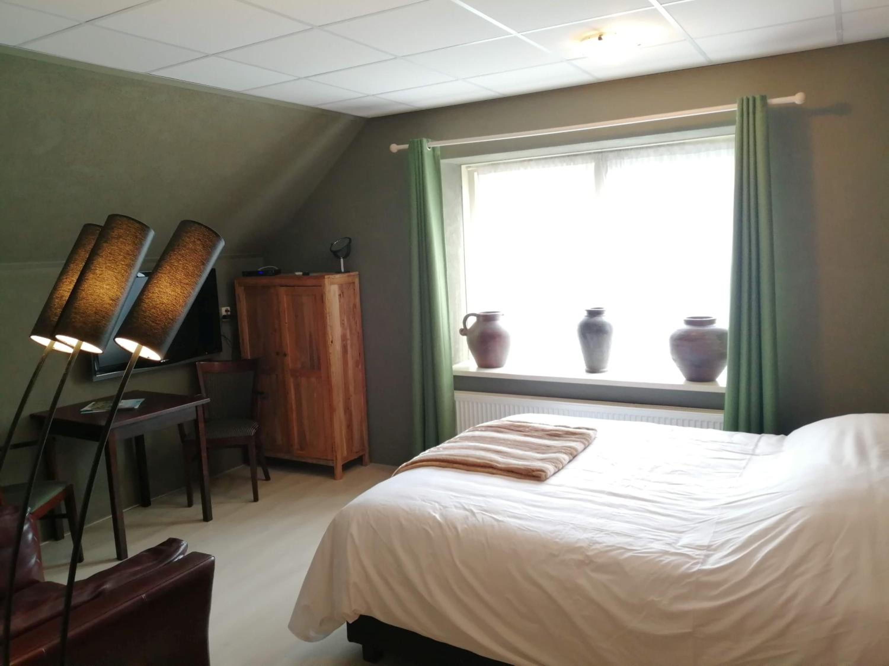 Double Room with Private Bathroom - Photo 1