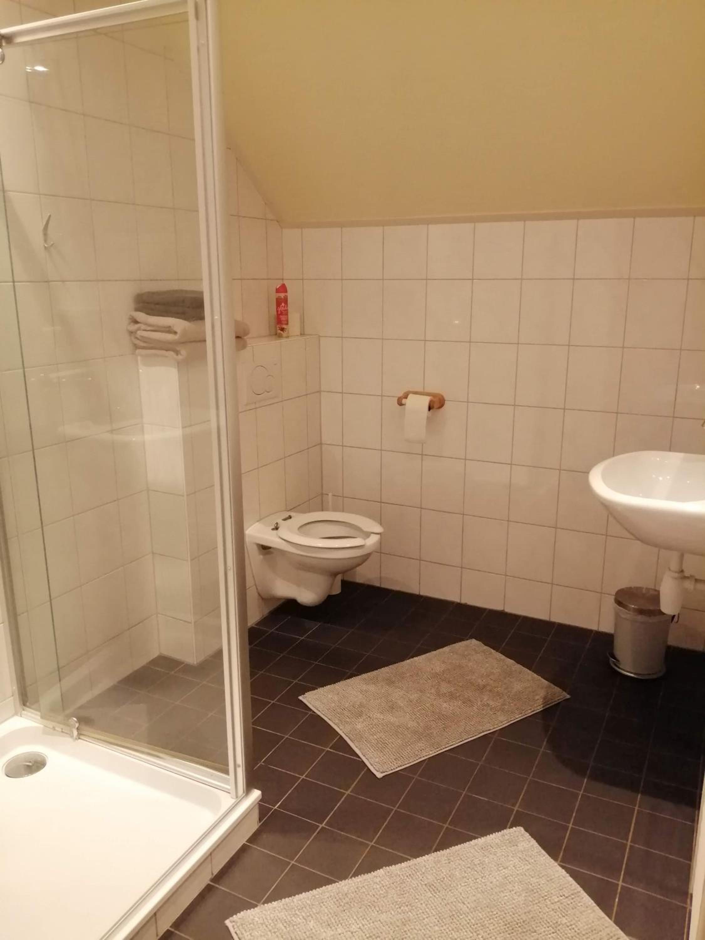 Double Room with Private Bathroom - Photo 2