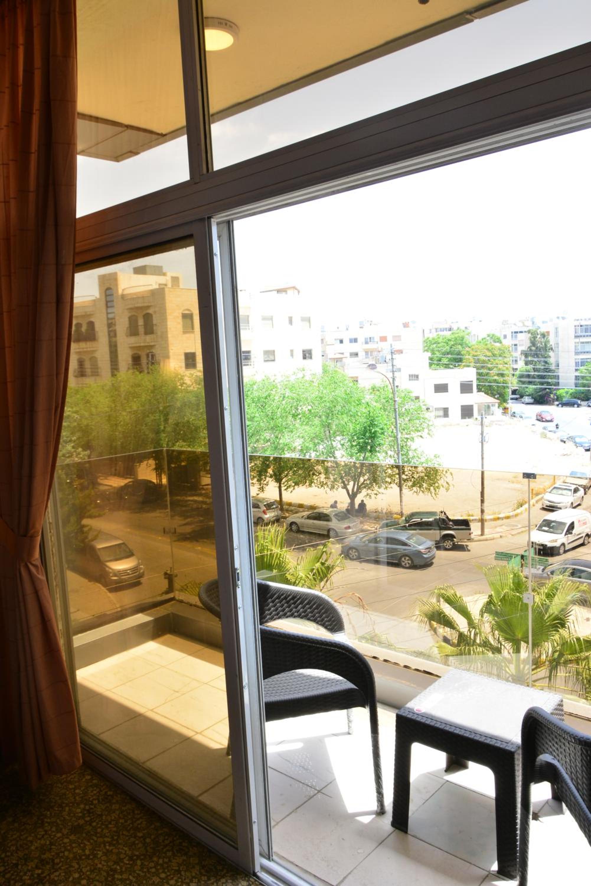 Deluxe Double Room with Balcony - Photo 2