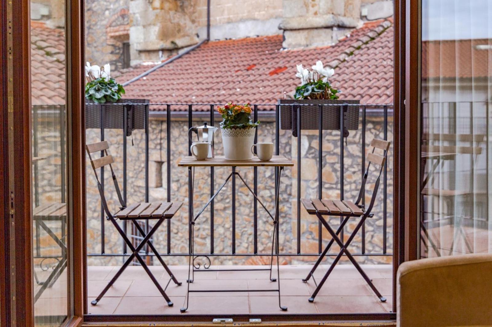 Apartment with Balcony photo 2