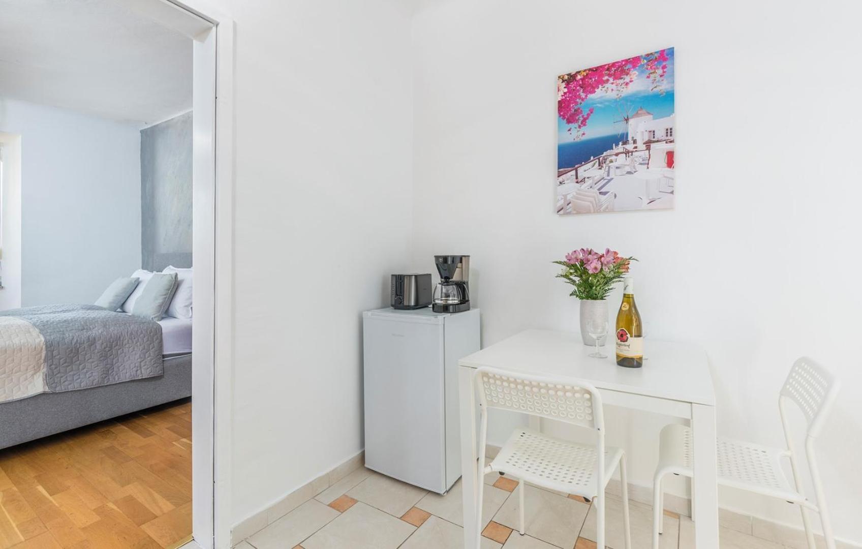 Studio Apartment with Sea View - Photo 5