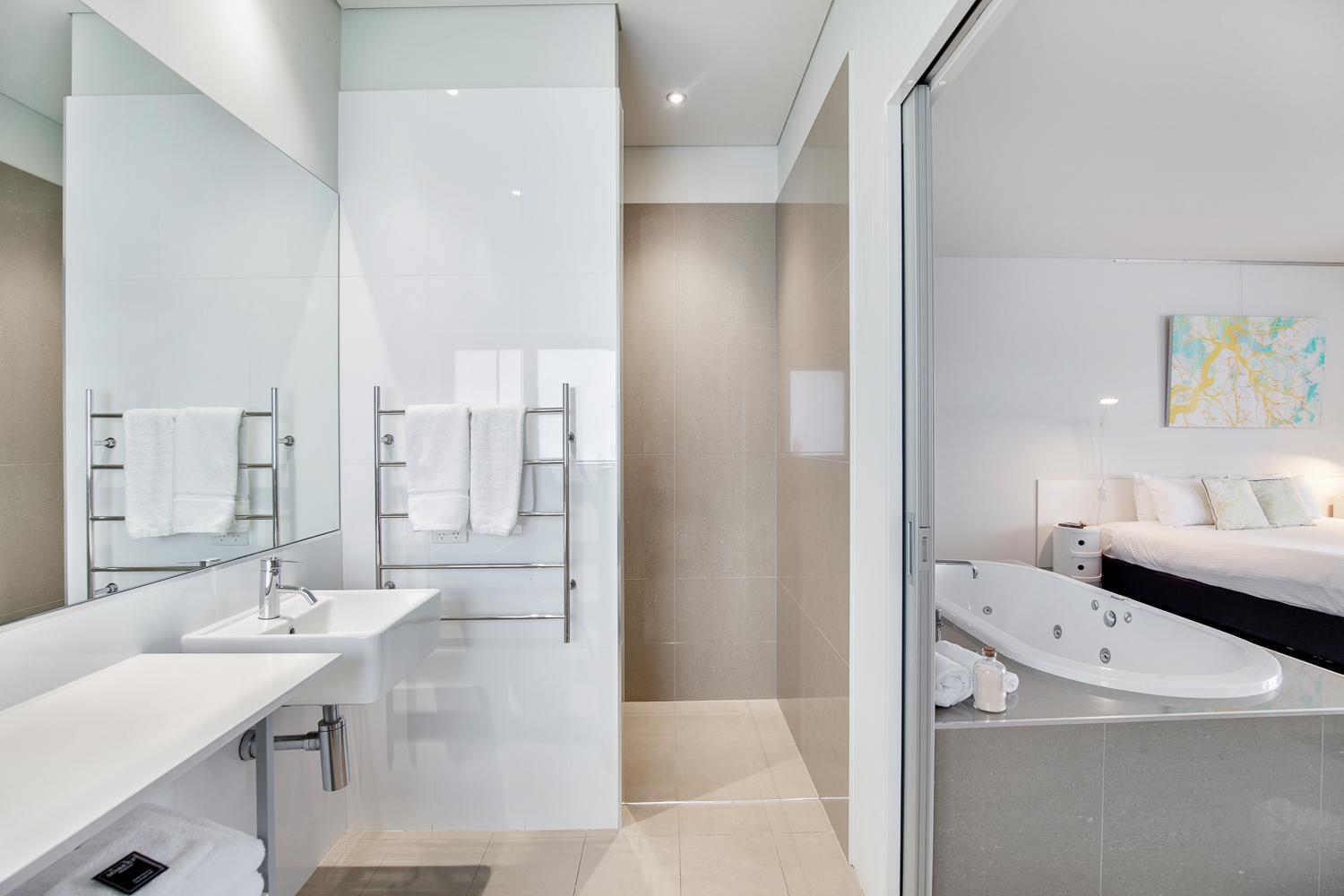 Luxury King Suite with Bath -Adults Only photo 2