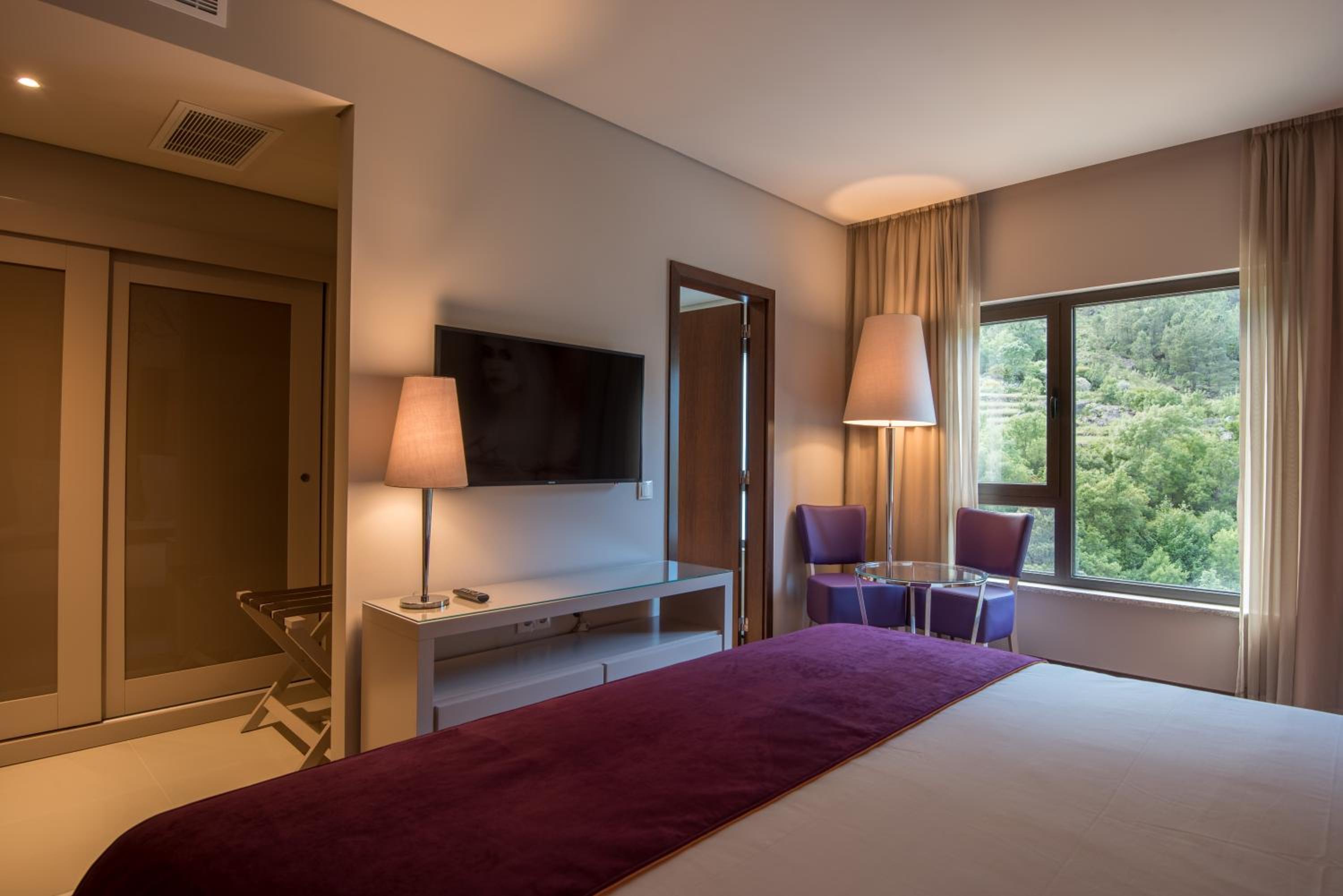 Standard Twin Room - Photo 1