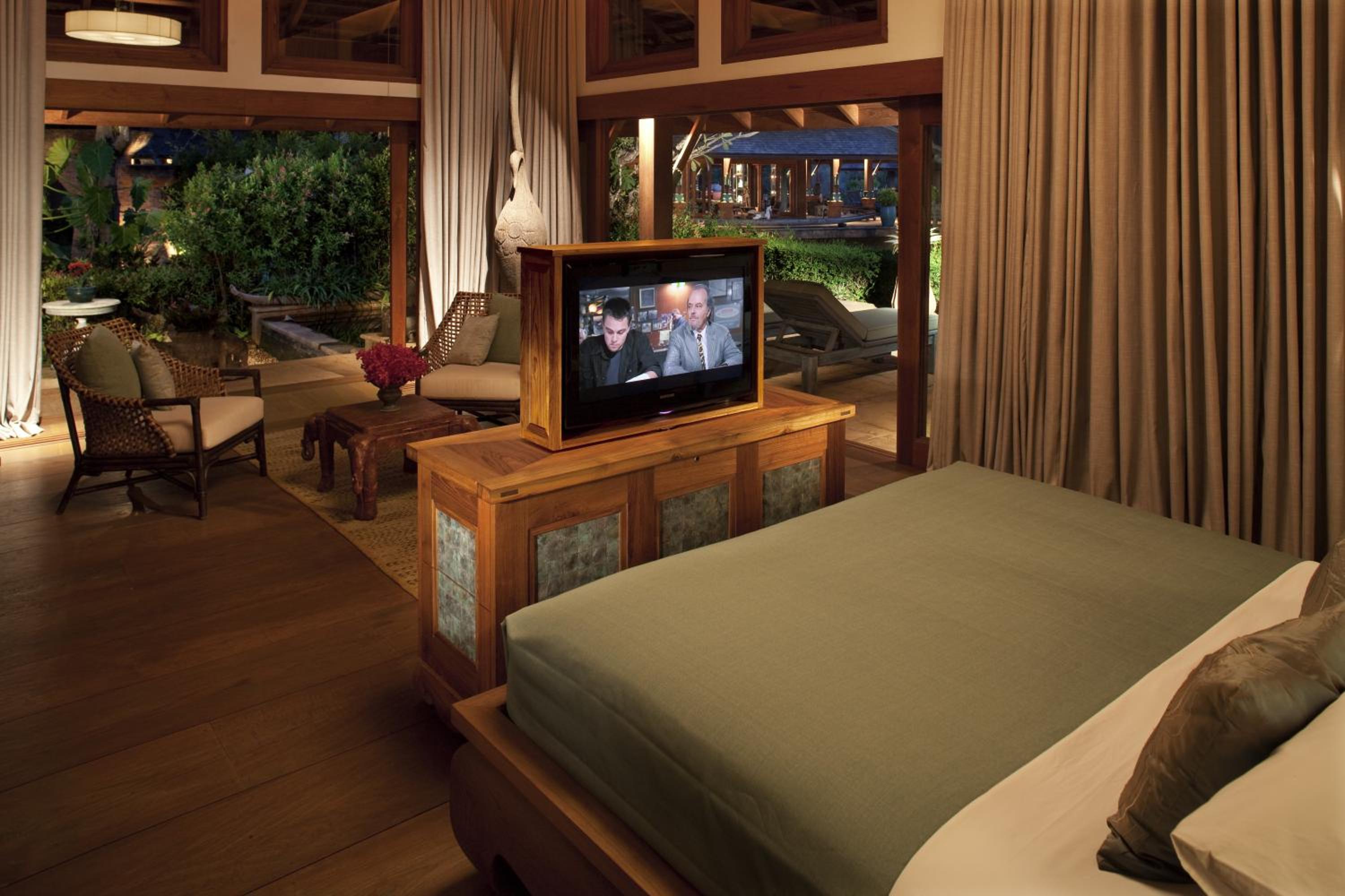 Suite with Mountain View
