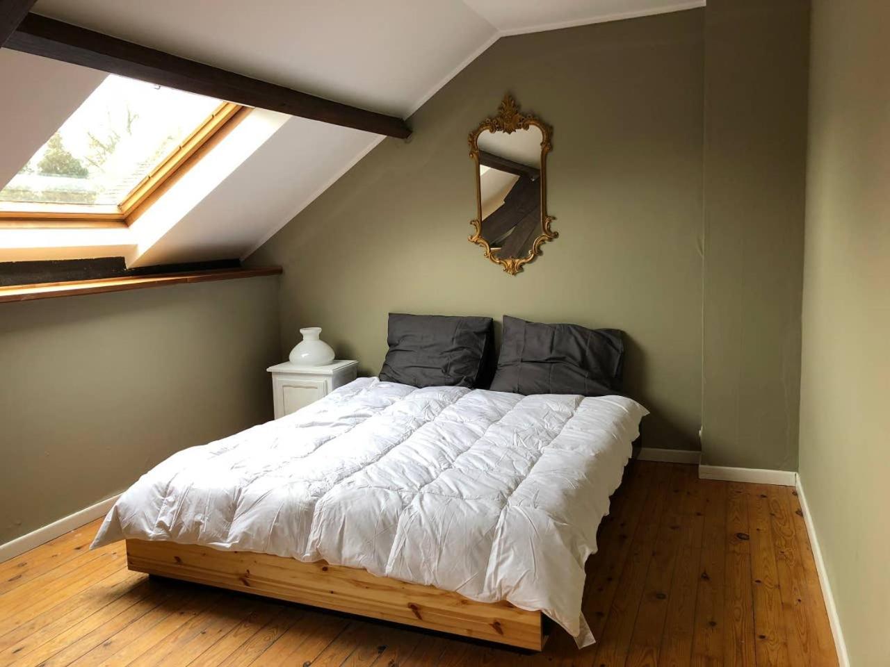 One-Bedroom Apartment - Photo 1