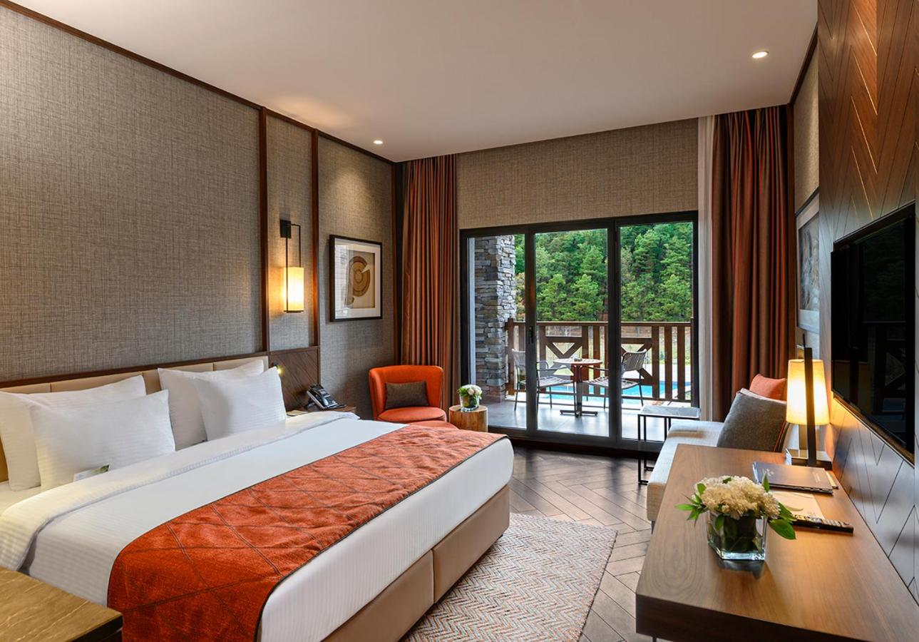 Deluxe Room with King Size Bed, Pond and Forest View