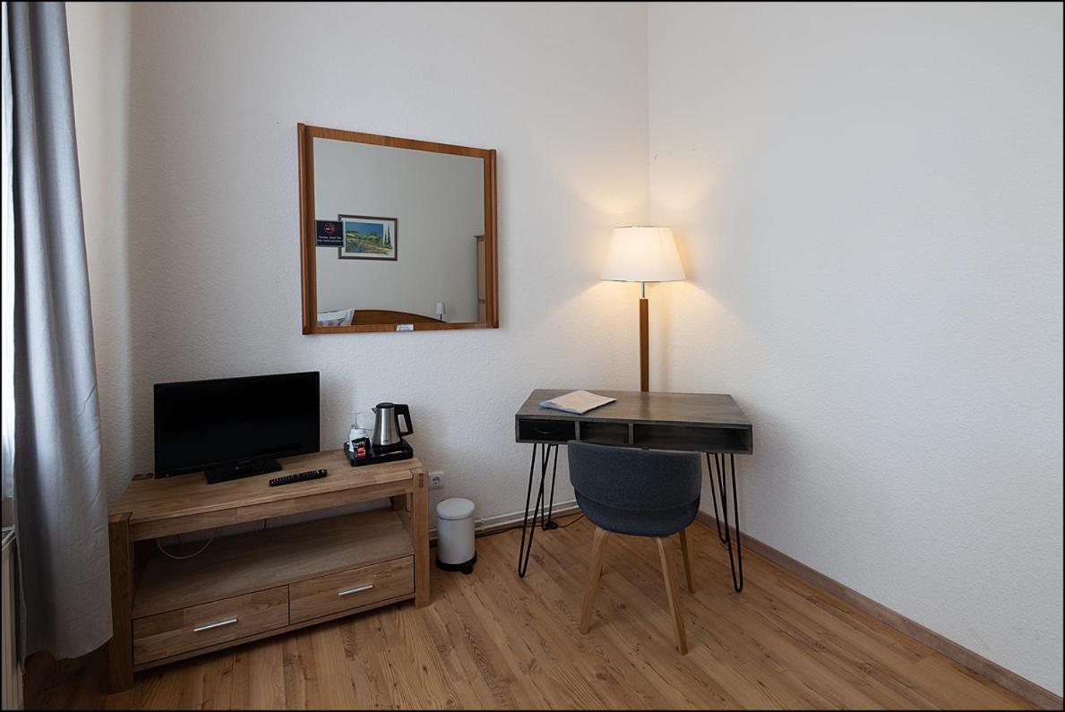 Single Room with Bathroom photo 1