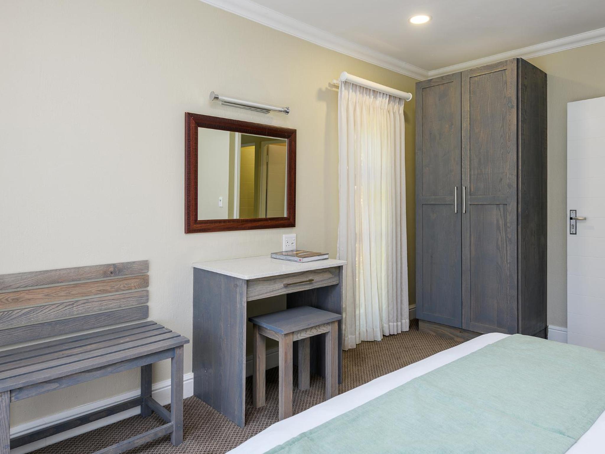 One Bedroom Apartment with Patio photo 2
