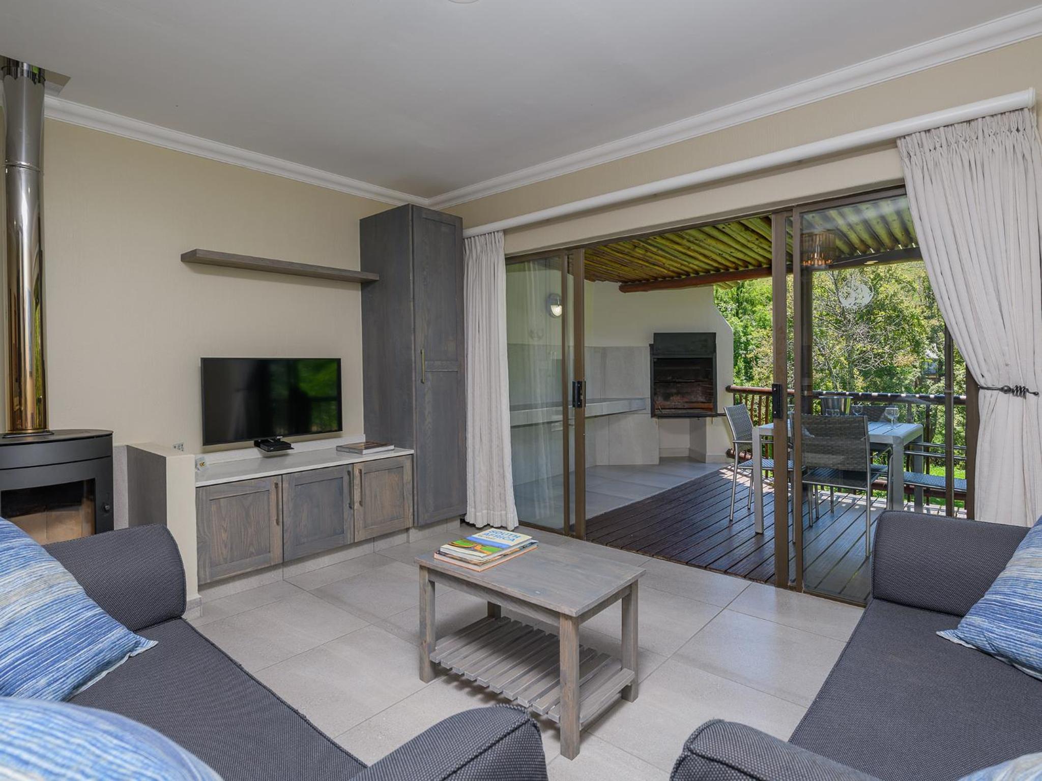 One Bedroom Apartment with Patio photo 1
