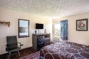 King Room - Non-Smoking - Photo 2