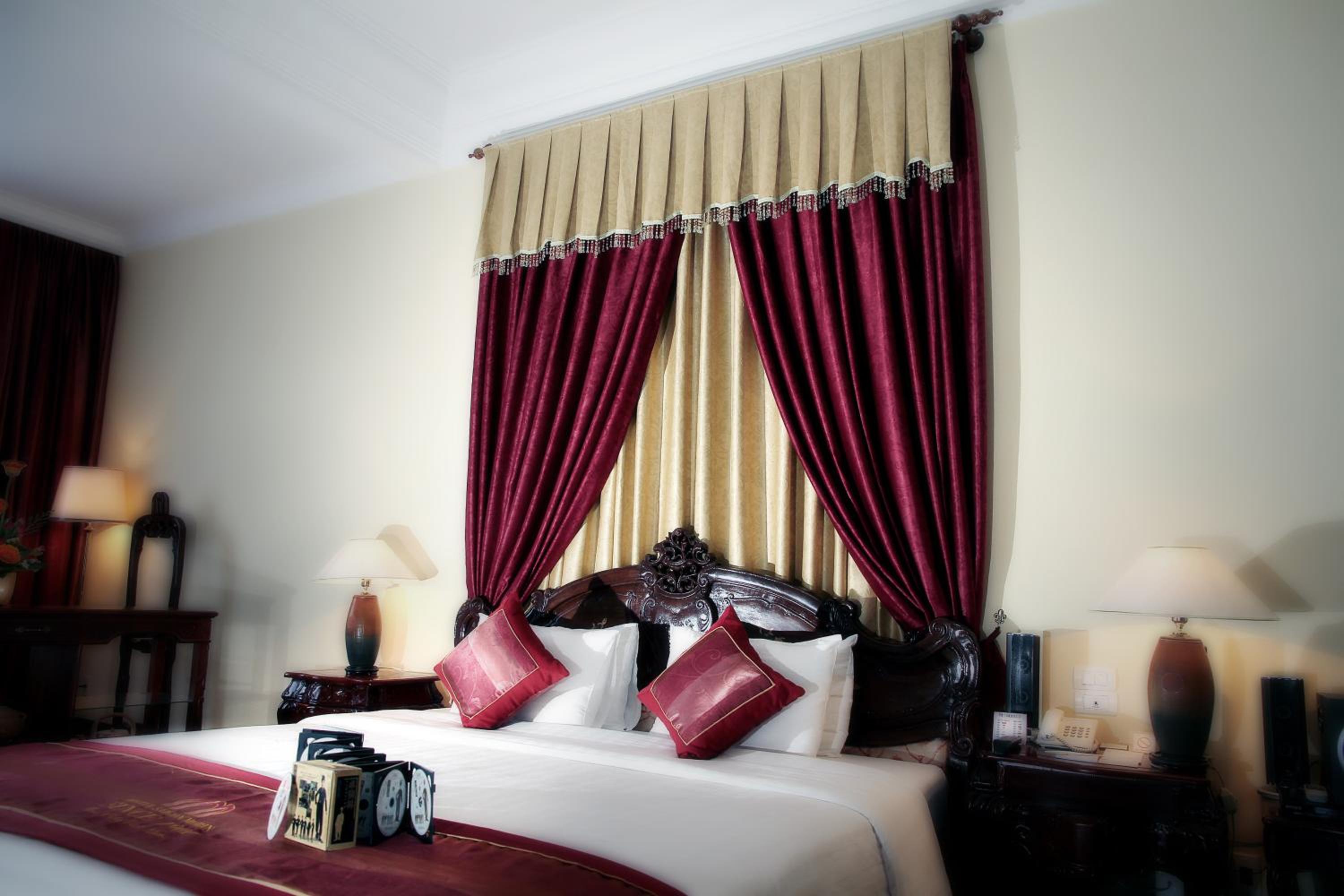 Executive Suite - Photo 2