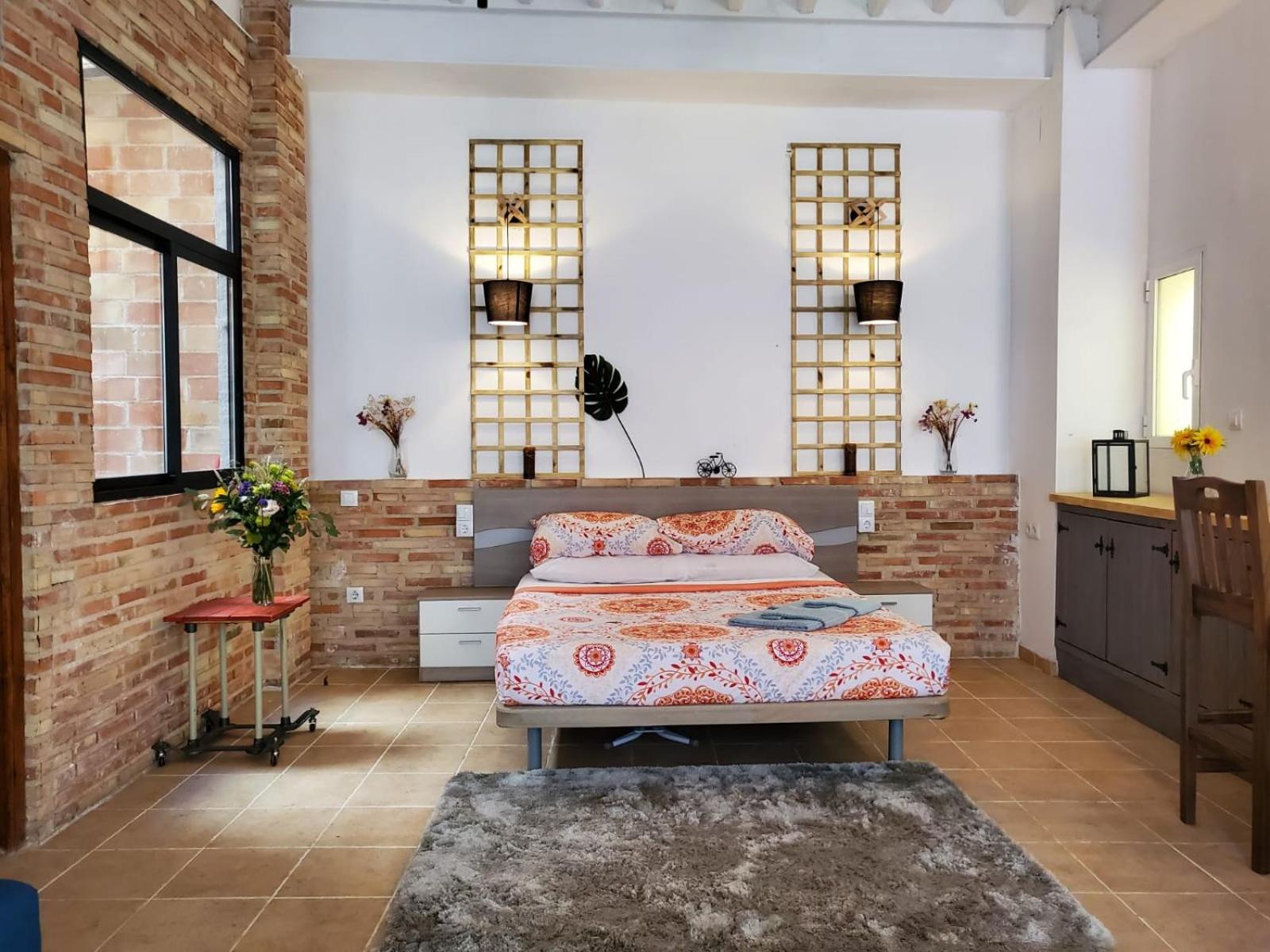 One-Bedroom Apartment - Photo 1