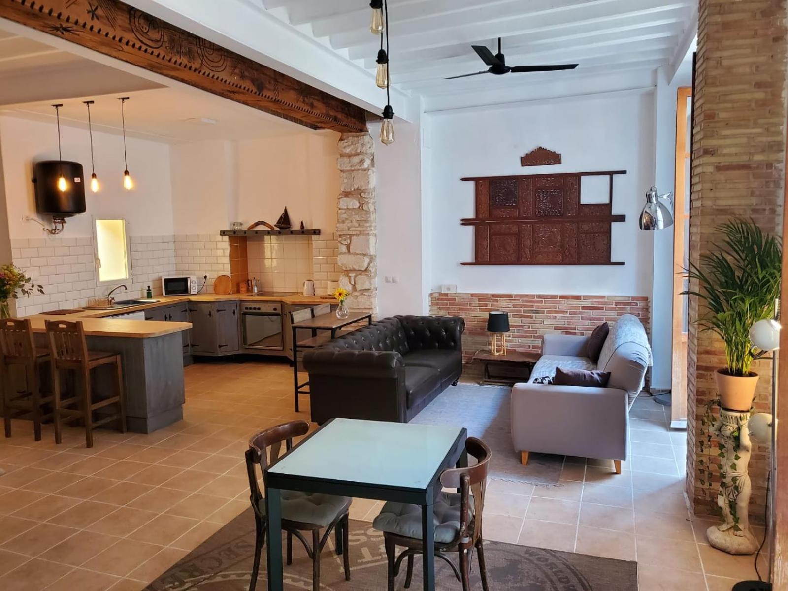 One-Bedroom Apartment - Photo 12