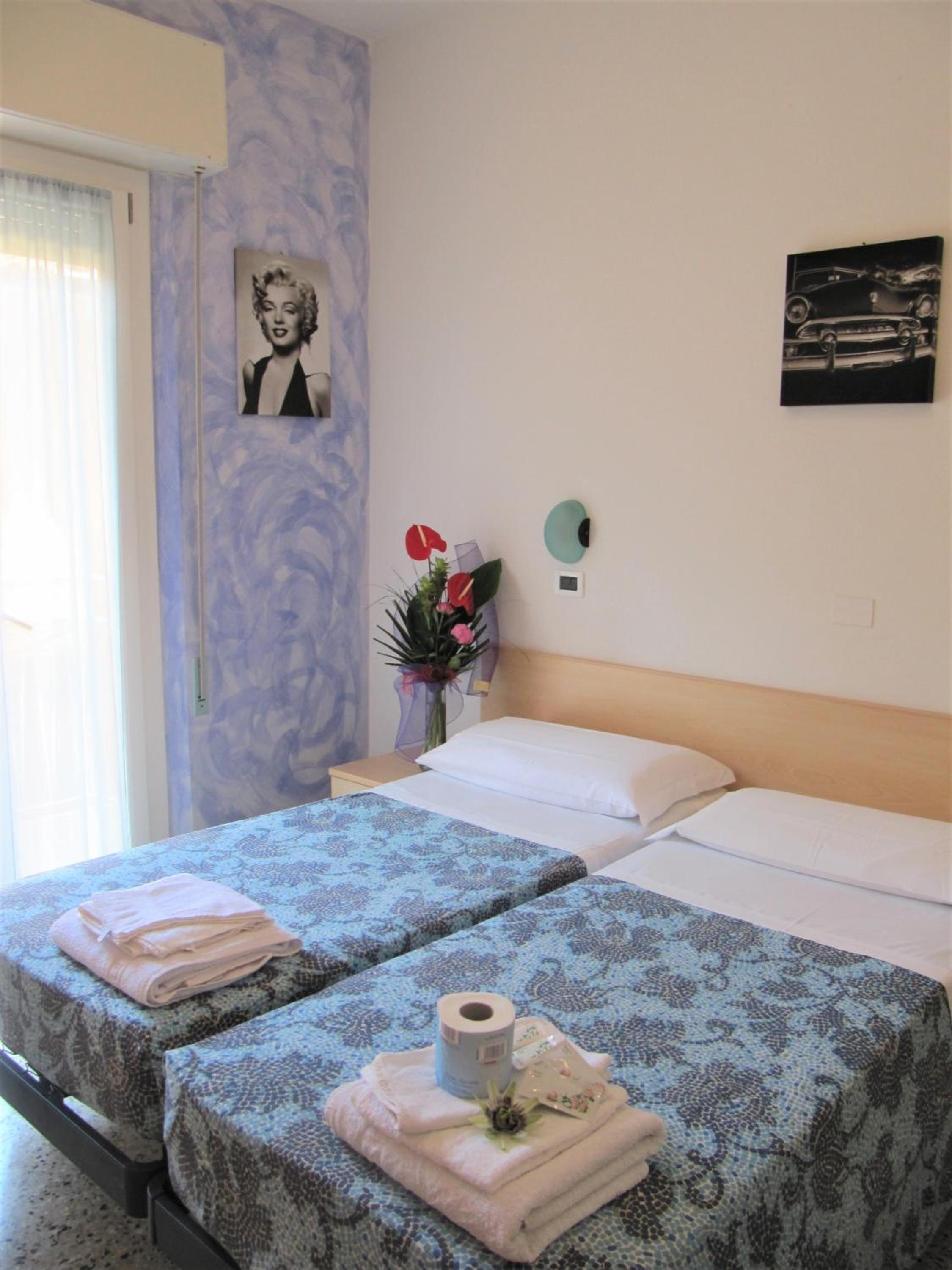 Double or Twin Room with Balcony - Photo 6
