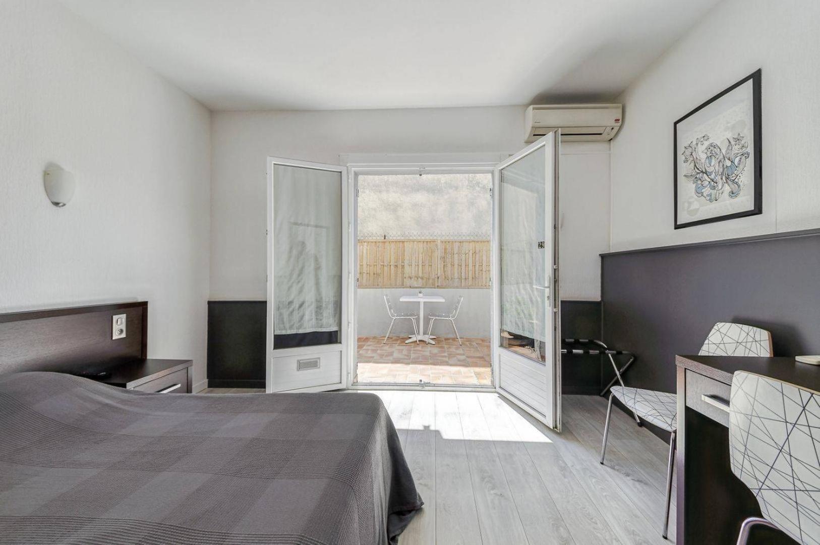Double Room with Terrace - Photo 3