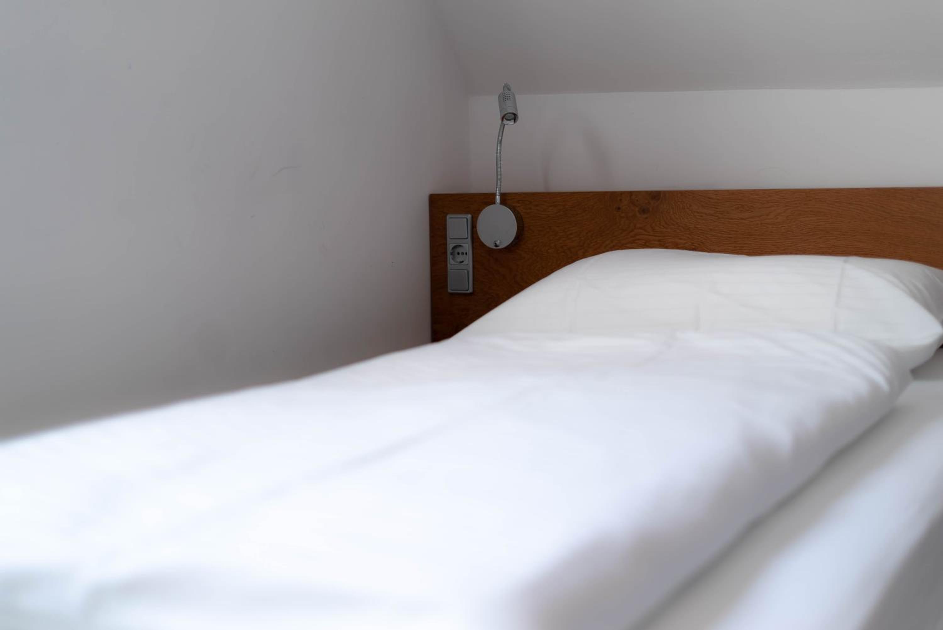 Double Room with Private Bathroom - Photo 2