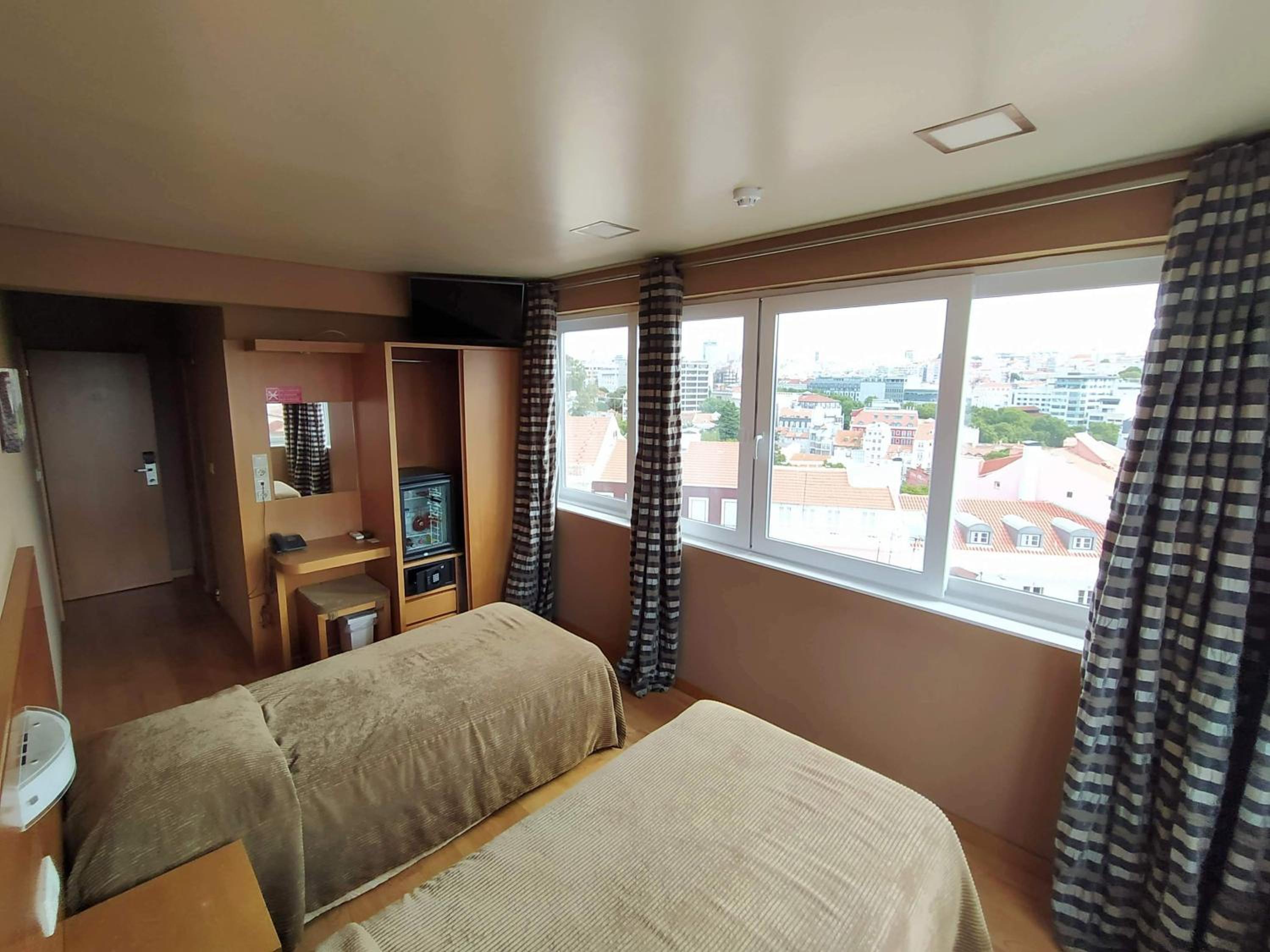 Twin Room - Photo 1