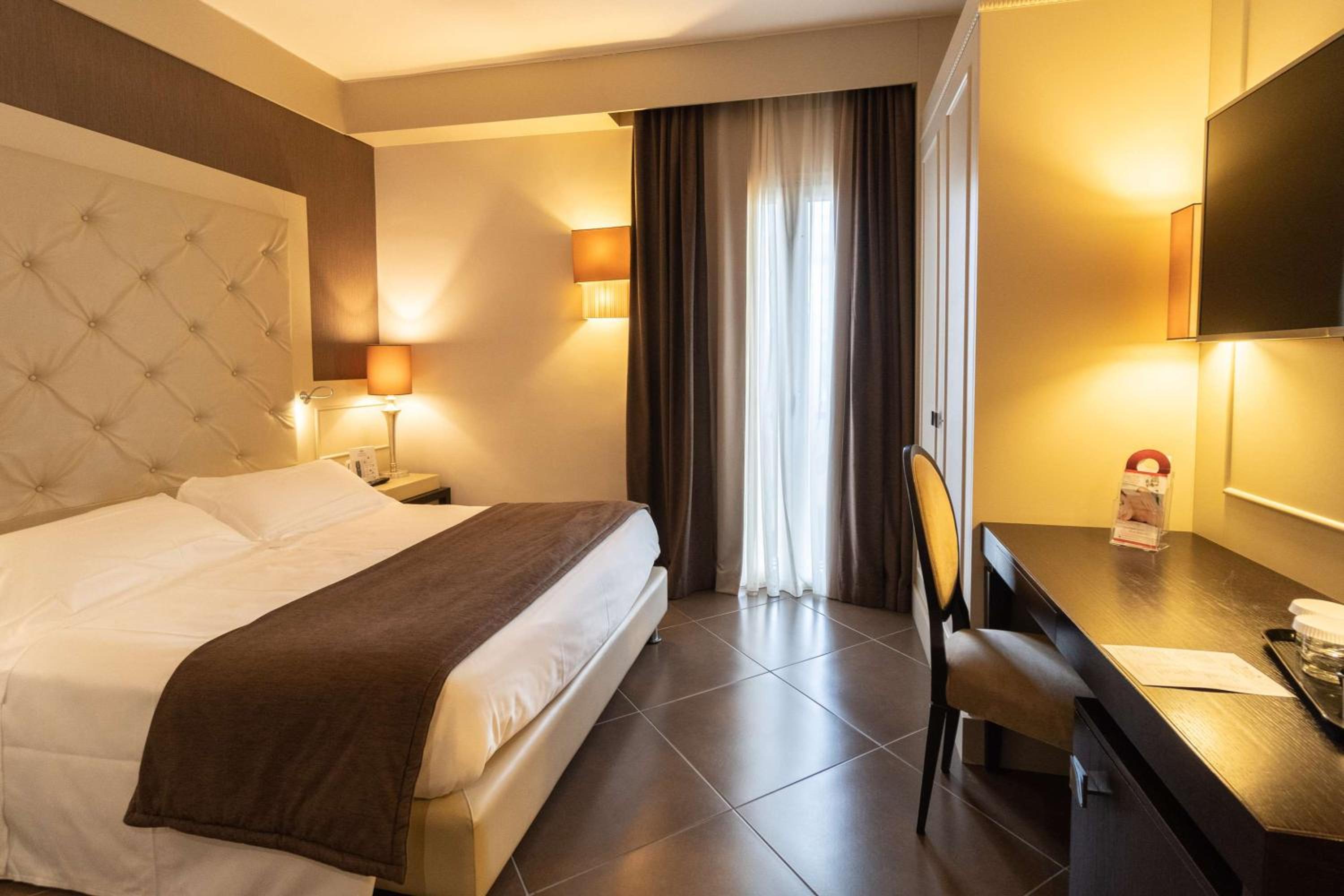 Standard Queen Room