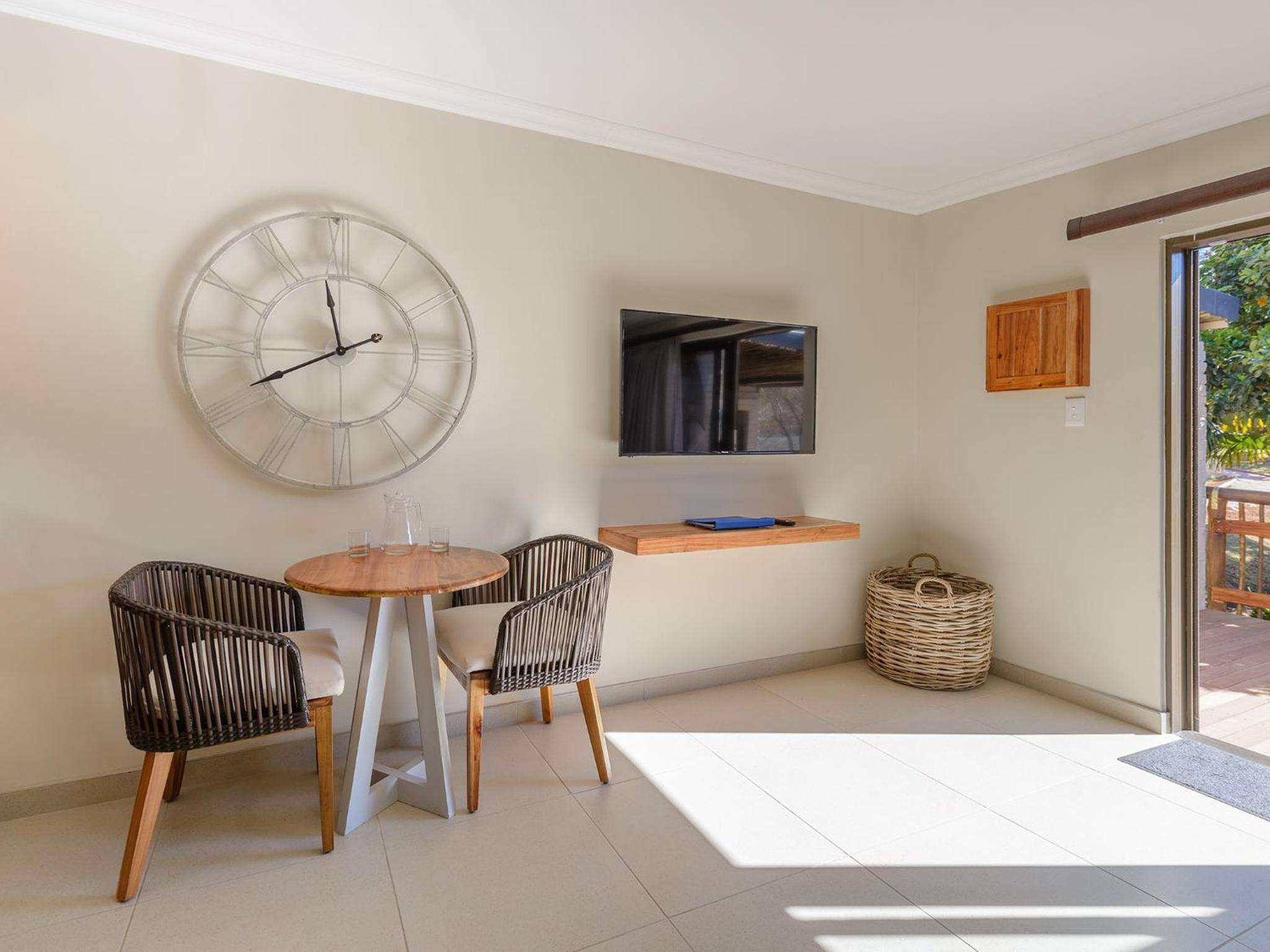 Luxury Studio with Patio Wheelchair Friendly photo 2