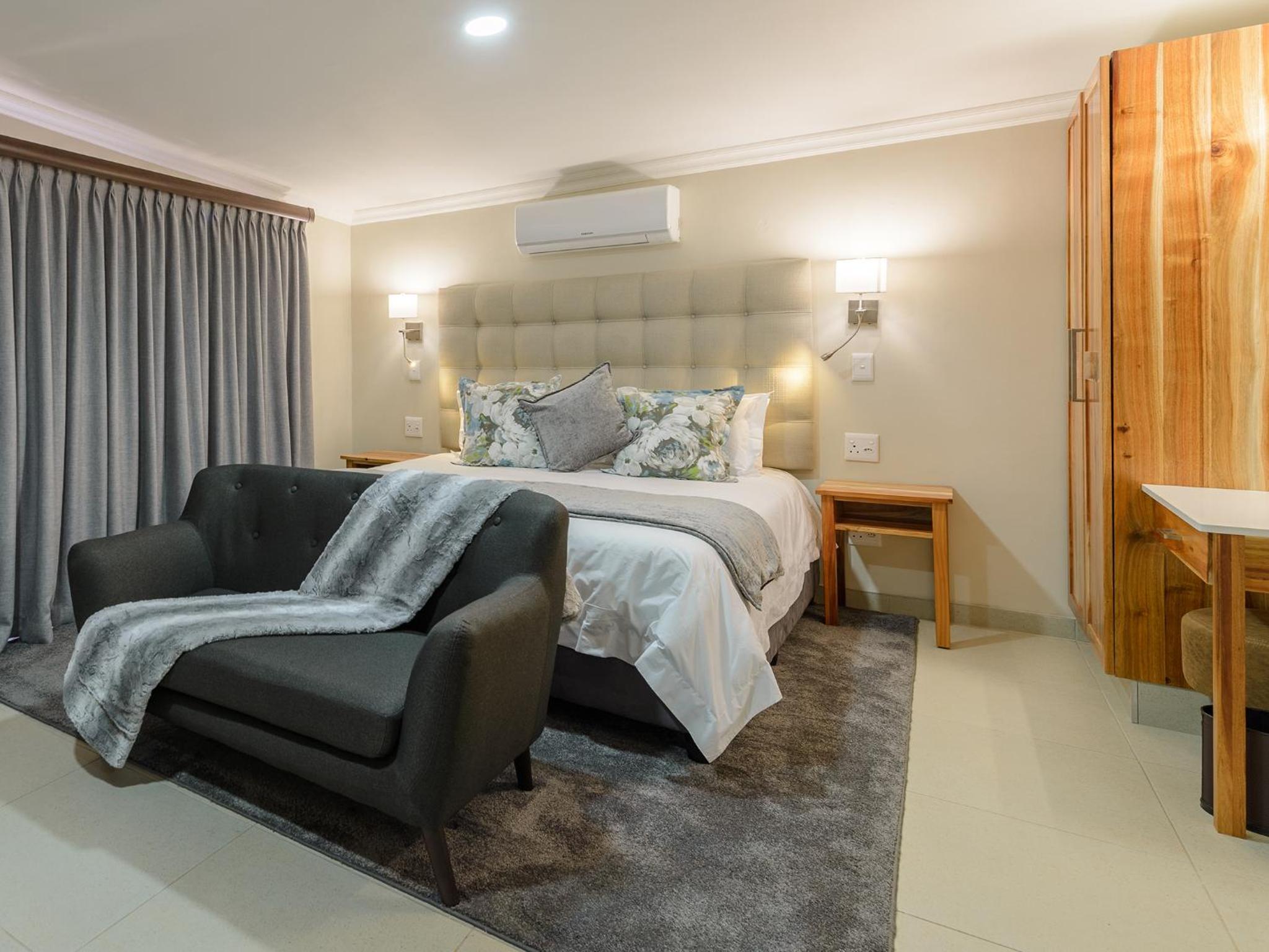 Luxury Studio with Patio Wheelchair Friendly photo 1