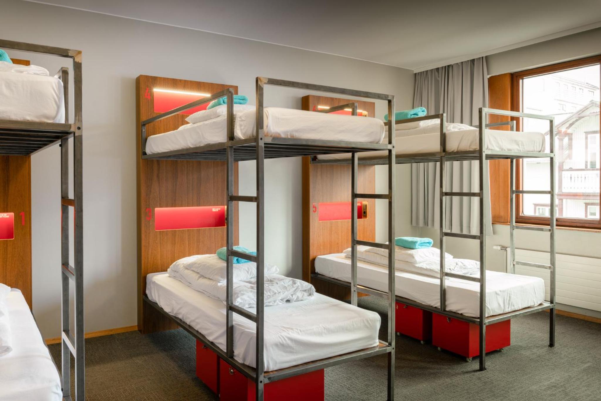 Single bed in 6-Bed MIXED Dorm with Private Bathroom photo 1