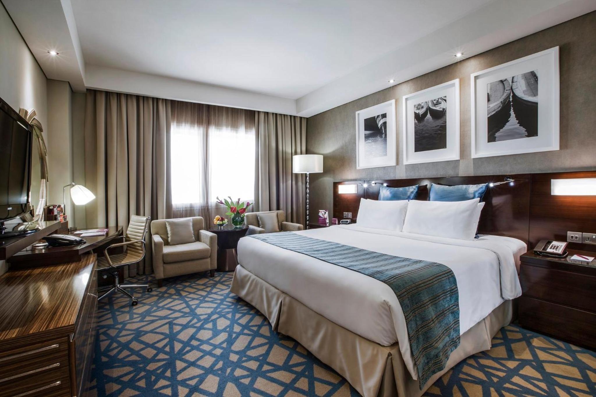 Standard King Room with Lounge Access