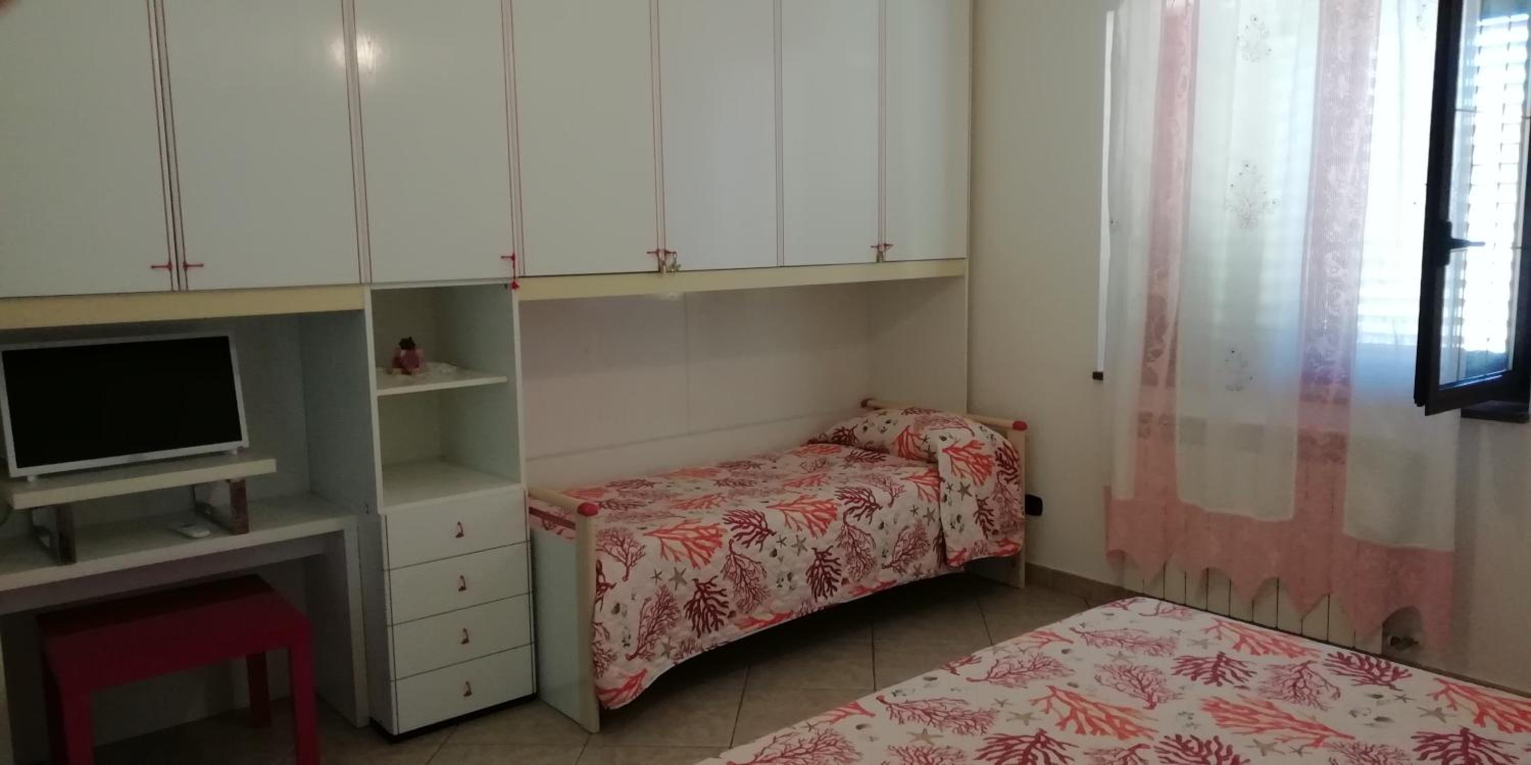 Family Room with Bathroom - Photo 4