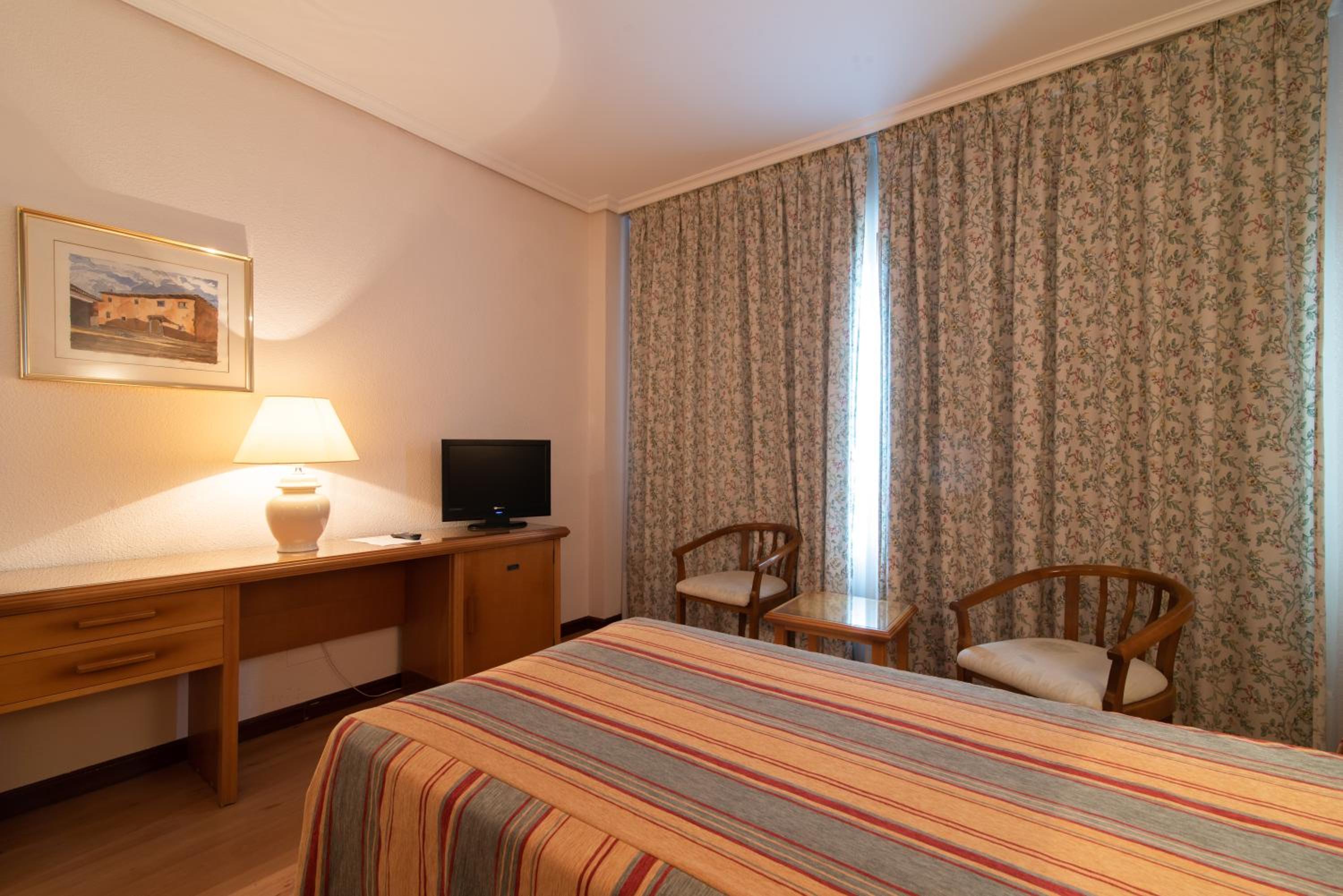 Double or Twin Room - Photo 4