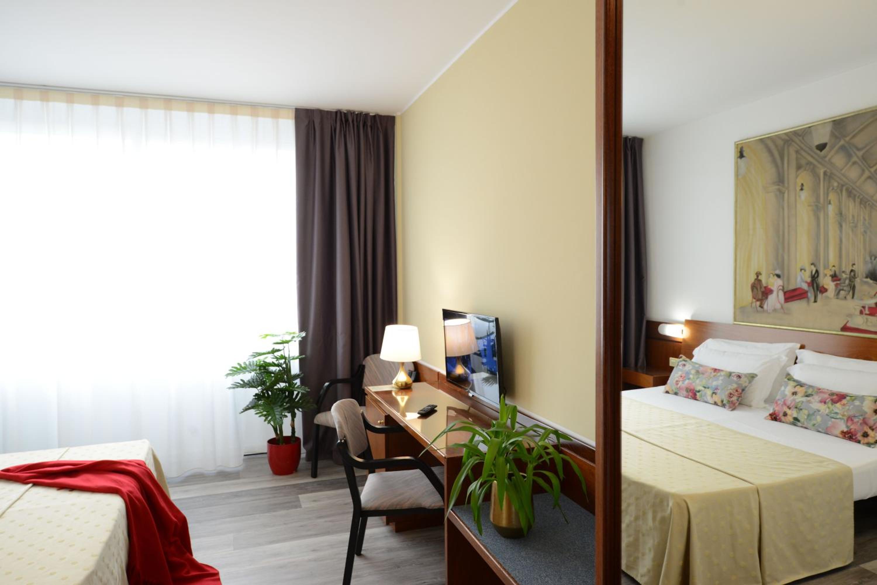 Double or Twin Room photo 3