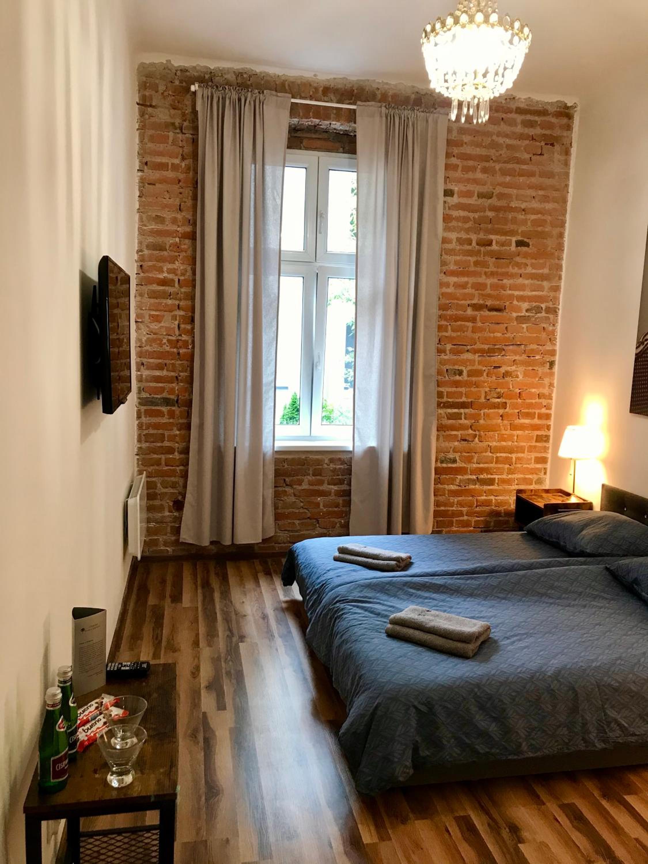 Double Room with Private Bathroom - Photo 2