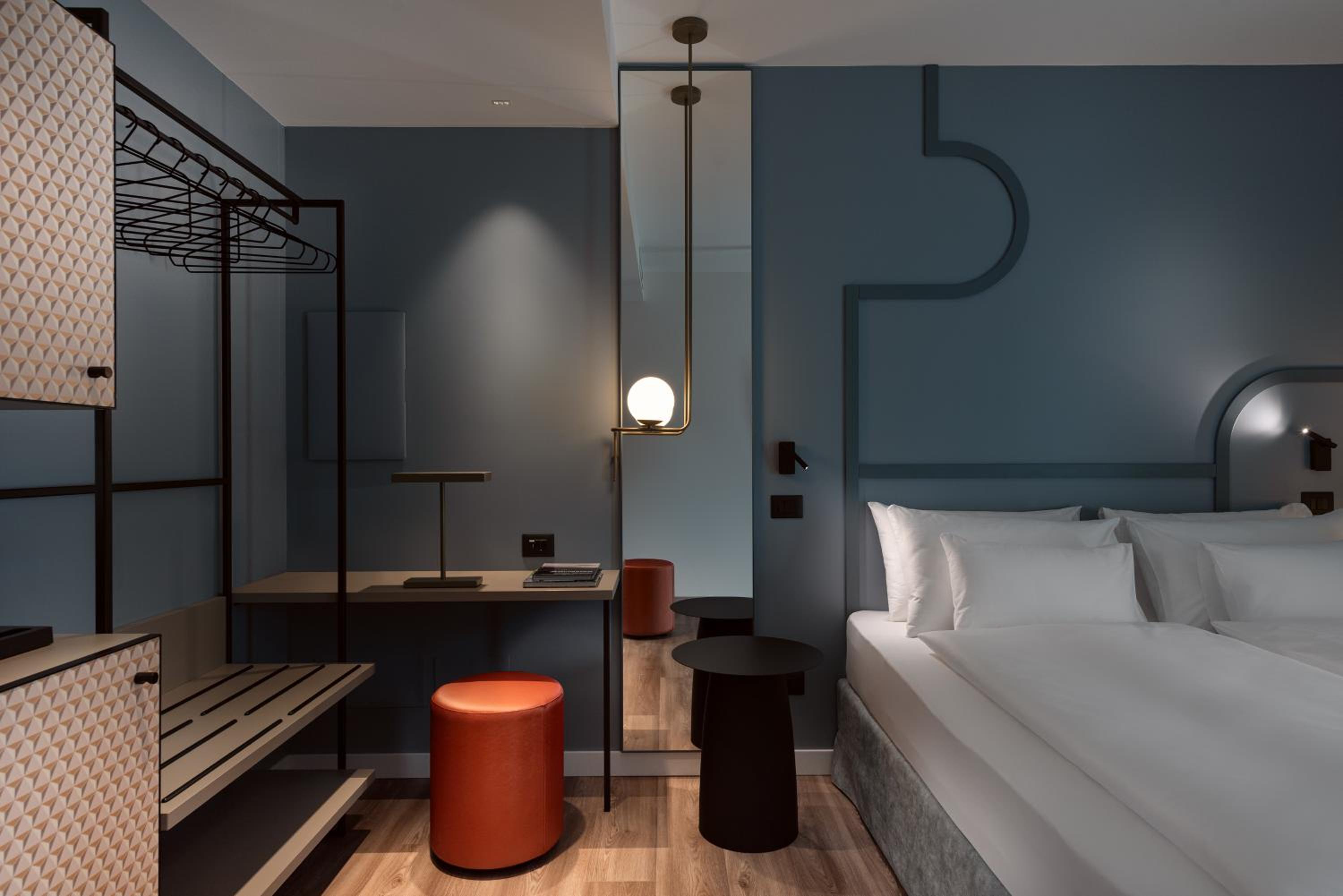 Deluxe King Room - Photo 1