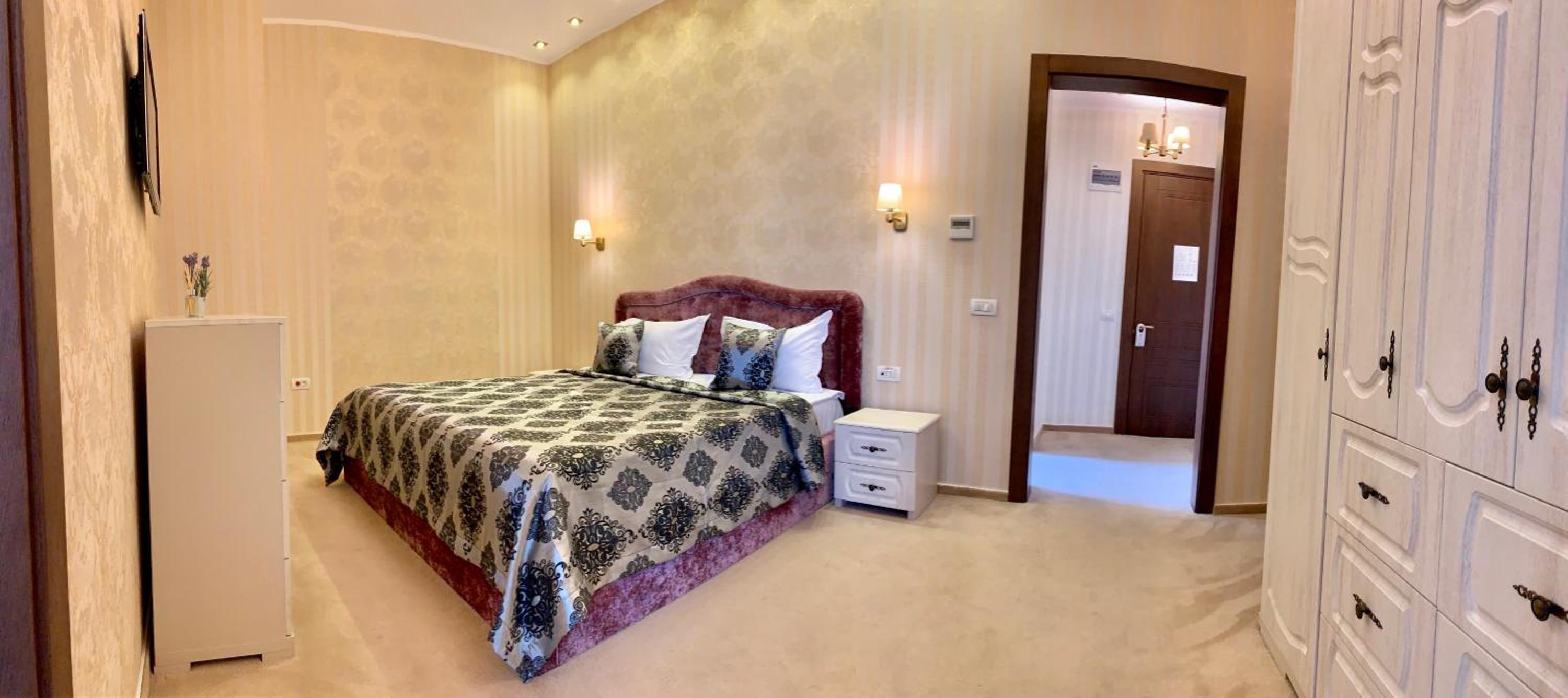 Deluxe Suite with Sea View - Photo 2