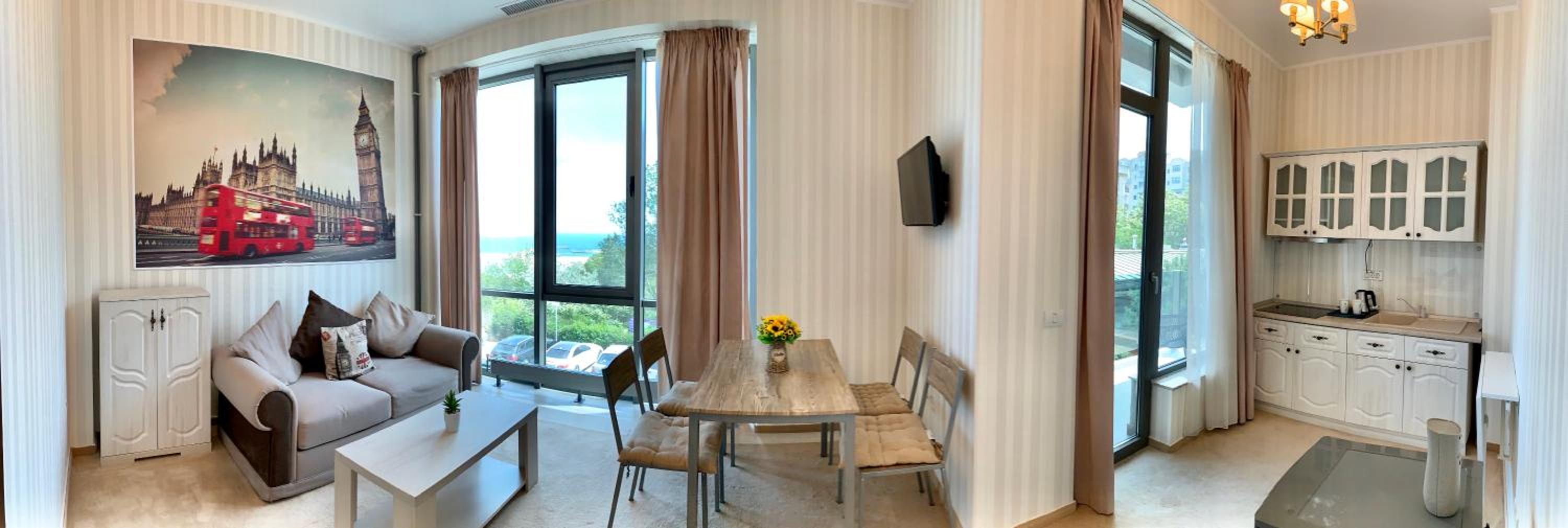 Deluxe Suite with Sea View - Photo 4