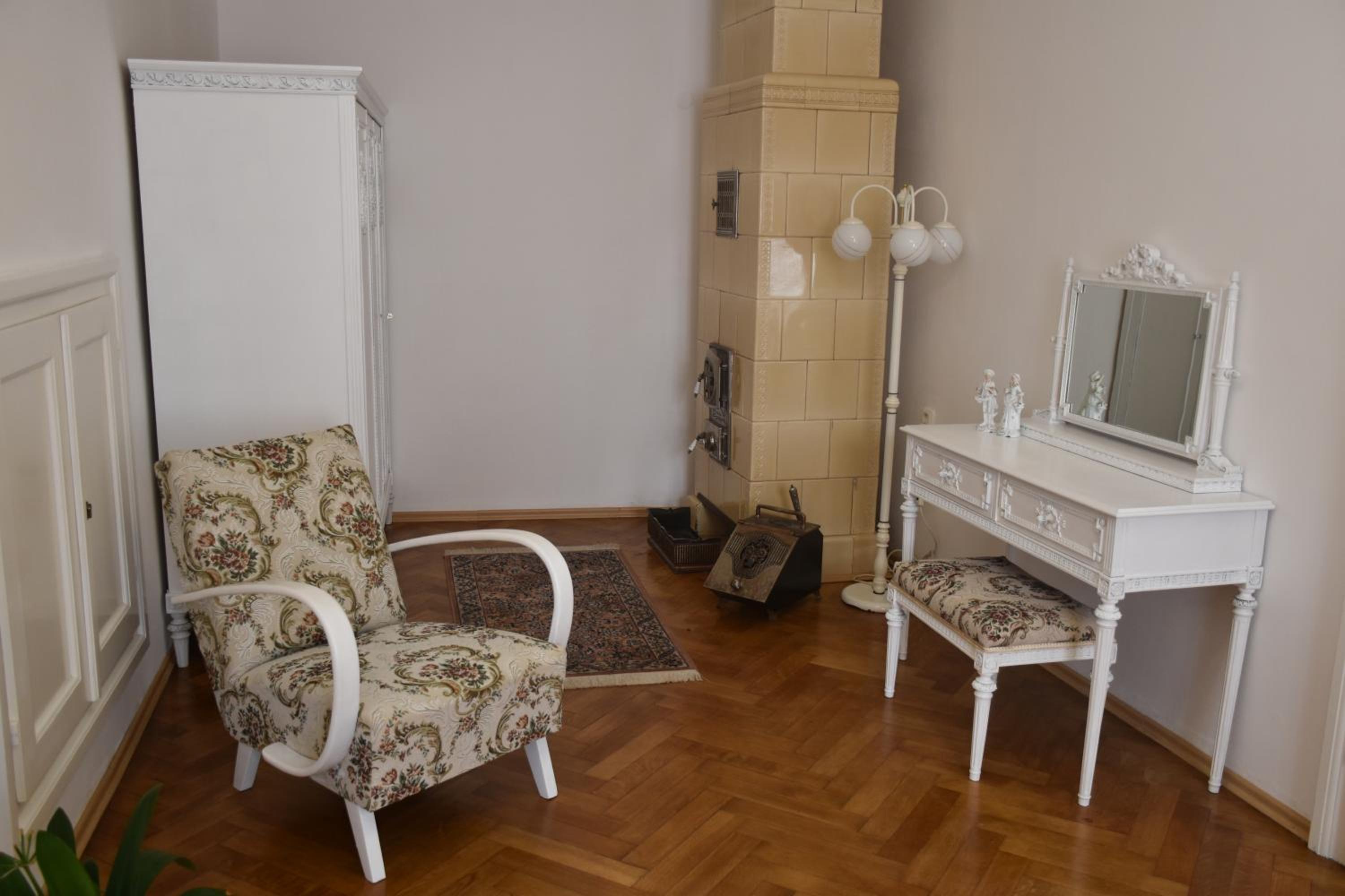 One-Bedroom Suite - Photo 7