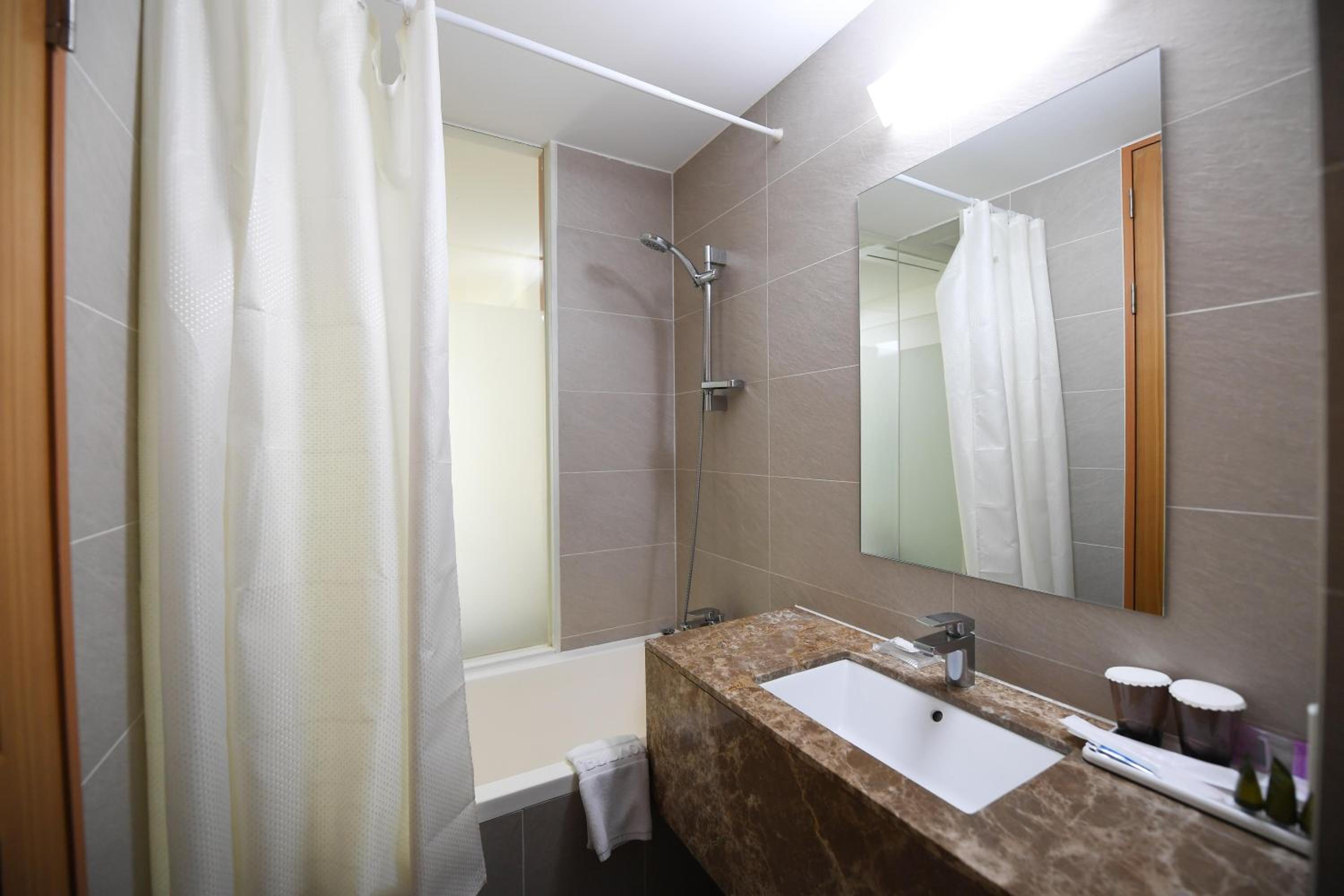 Deluxe Twin Room photo 3