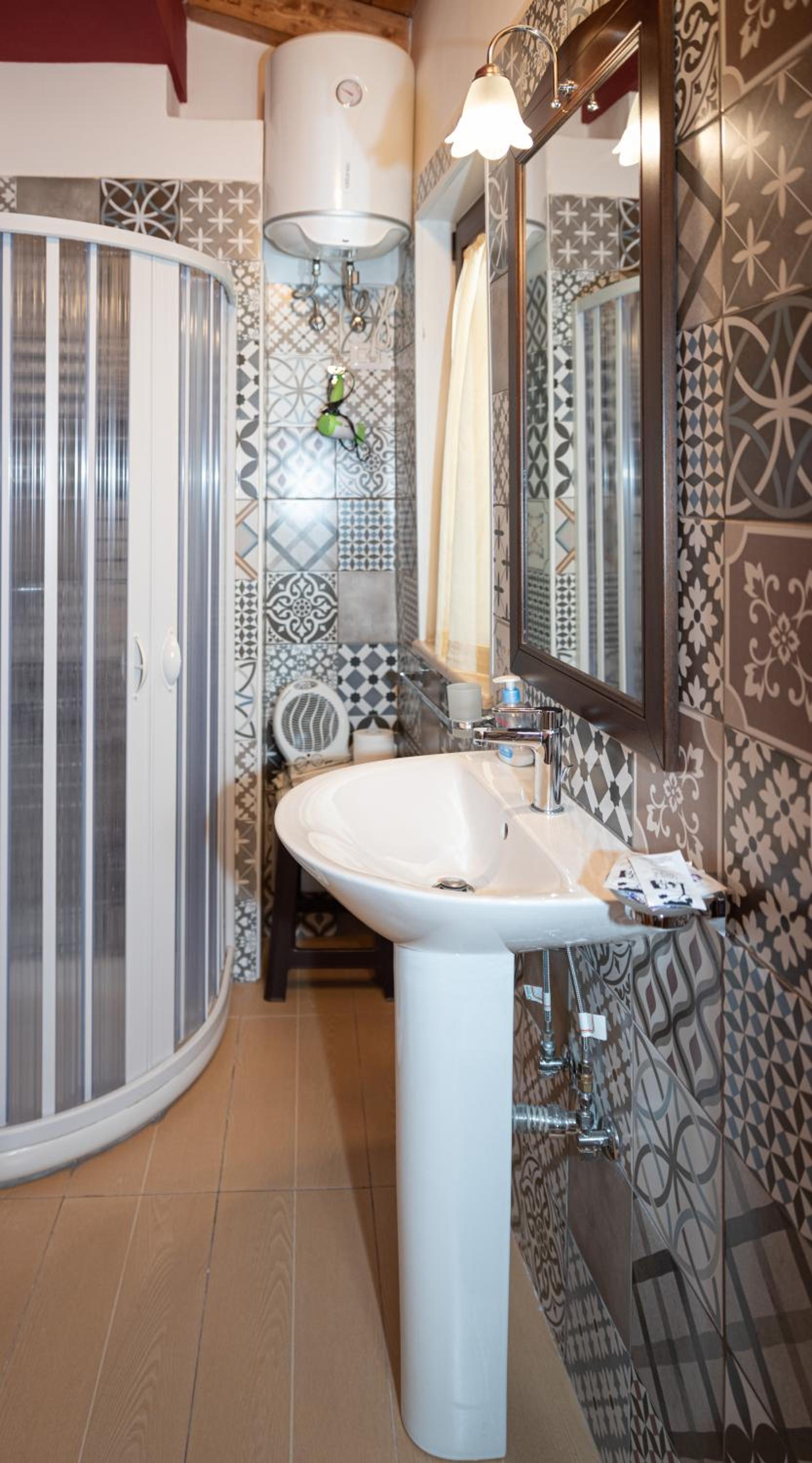 Double Room with Private Bathroom photo 2