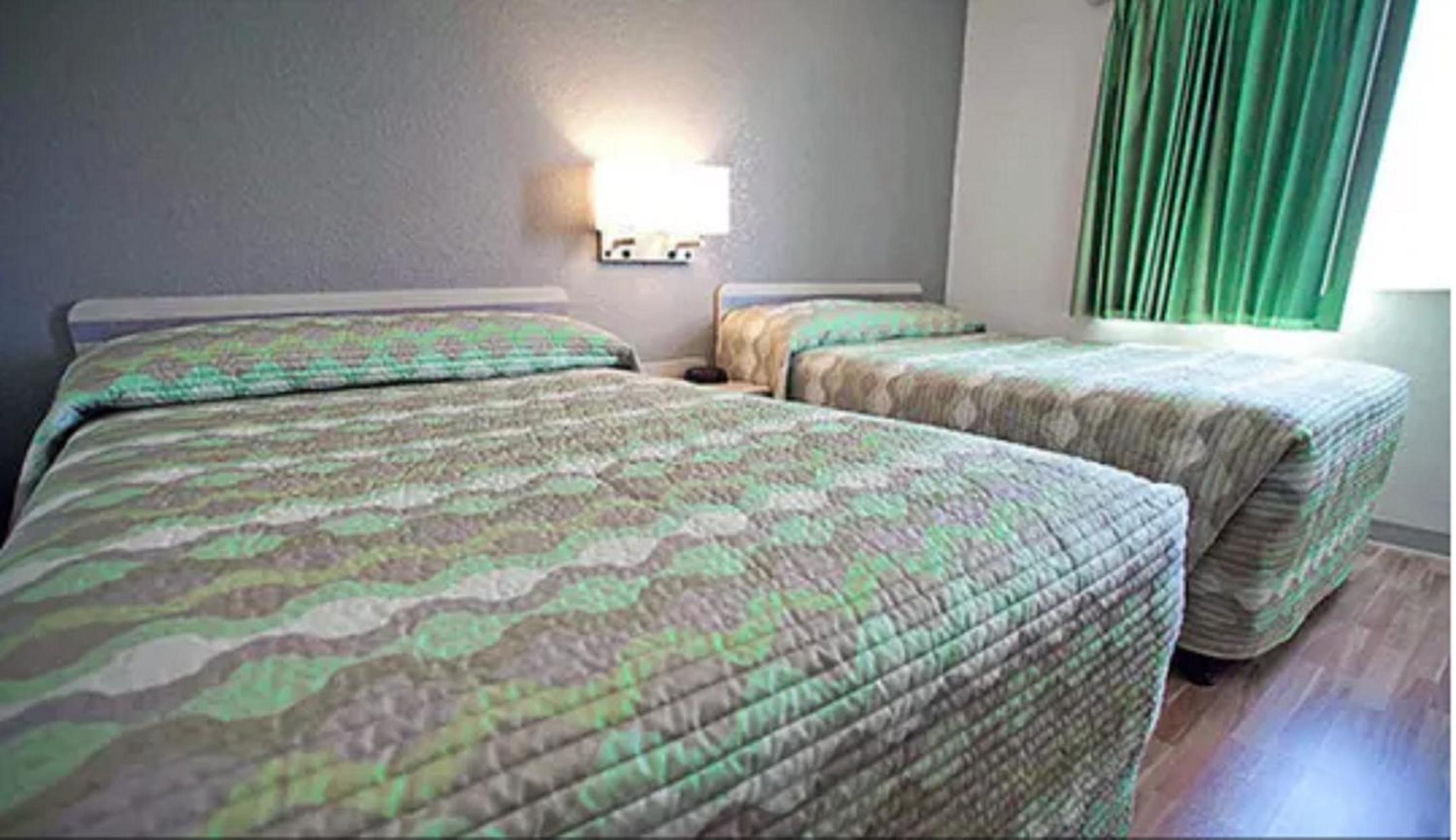 Quadruple Room - Non-Smoking - Photo 5