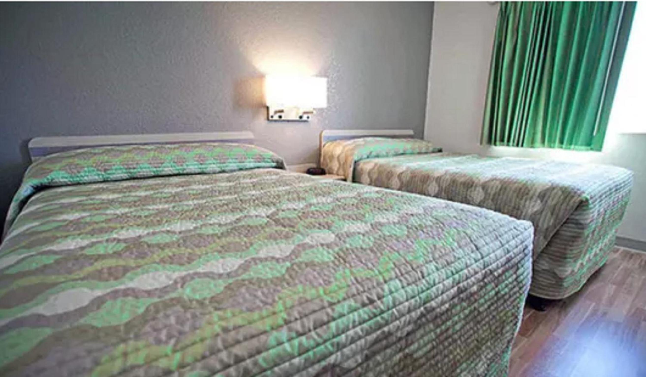 Quadruple Room - Non-Smoking - Photo 6