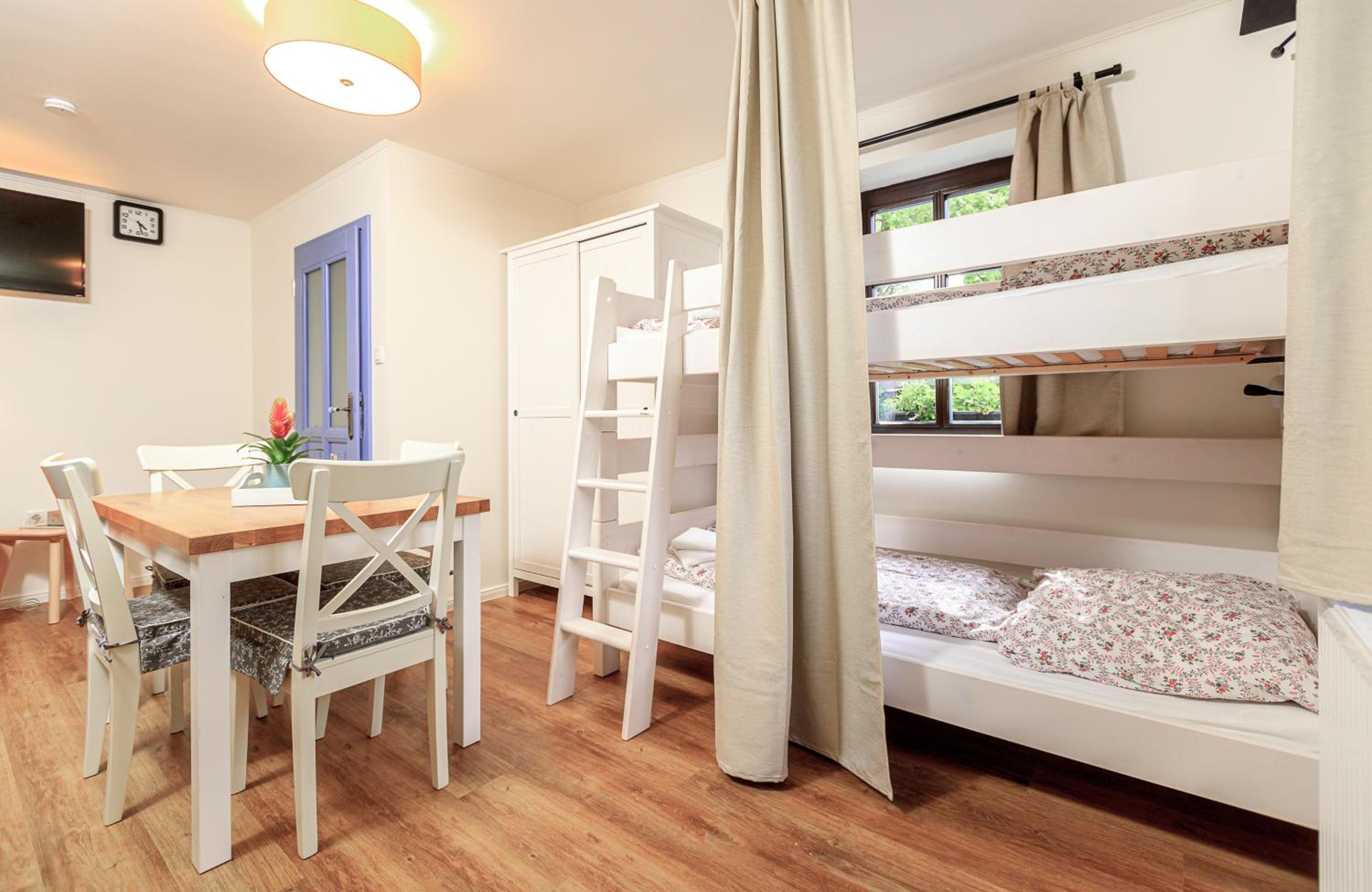 Studio Apartment - Photo 14