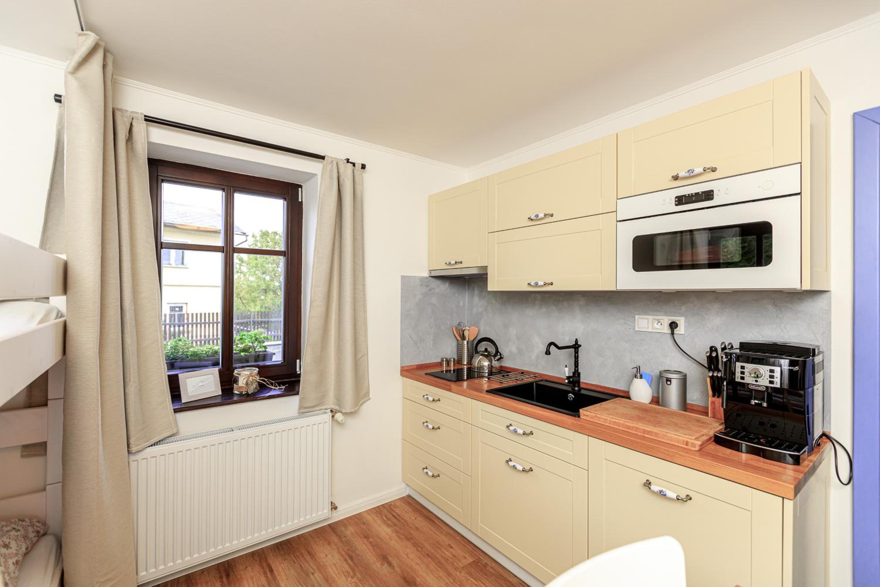Studio Apartment - Photo 13