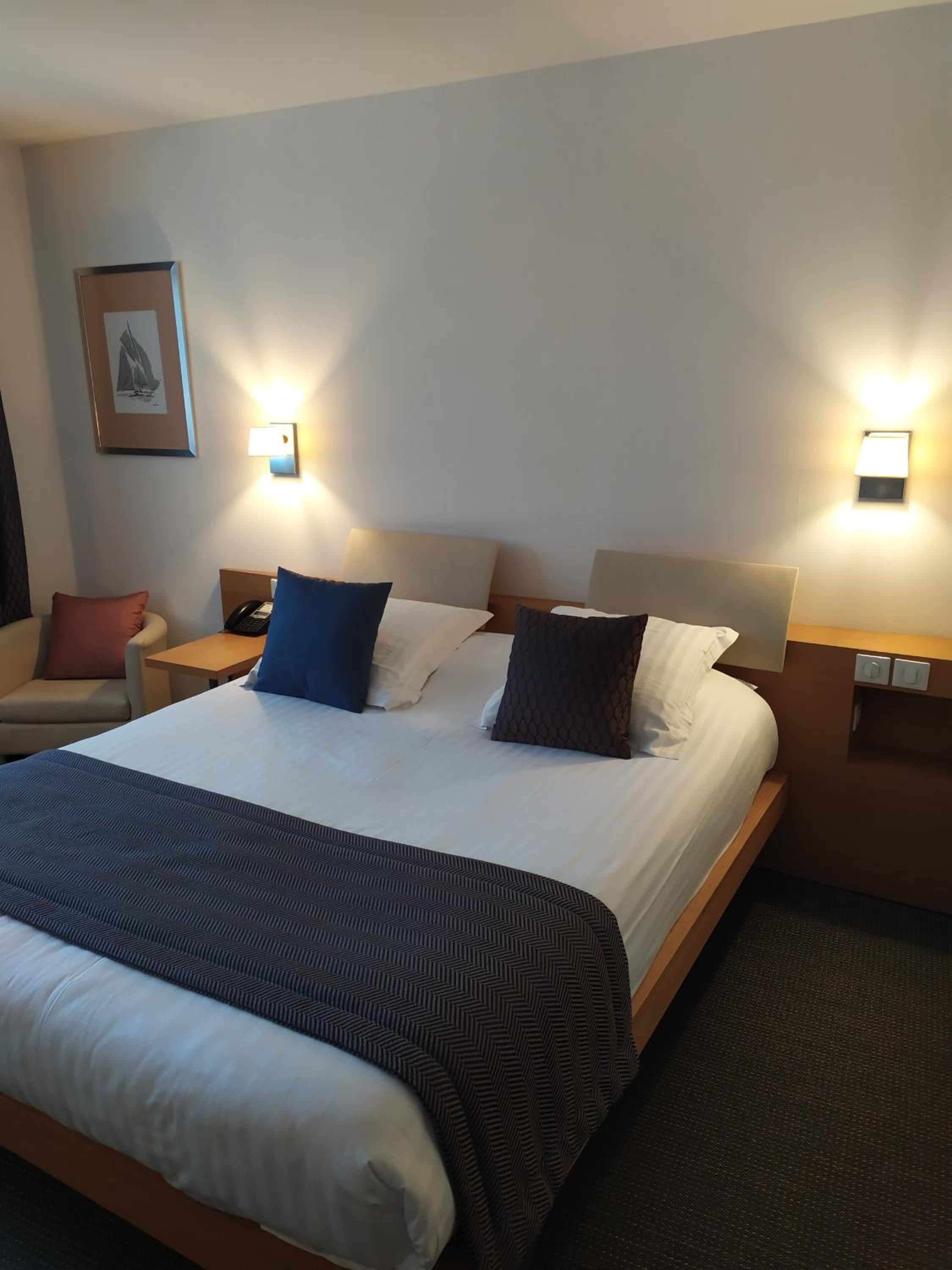 Standard Queen Room - Non-Smoking - Photo 5