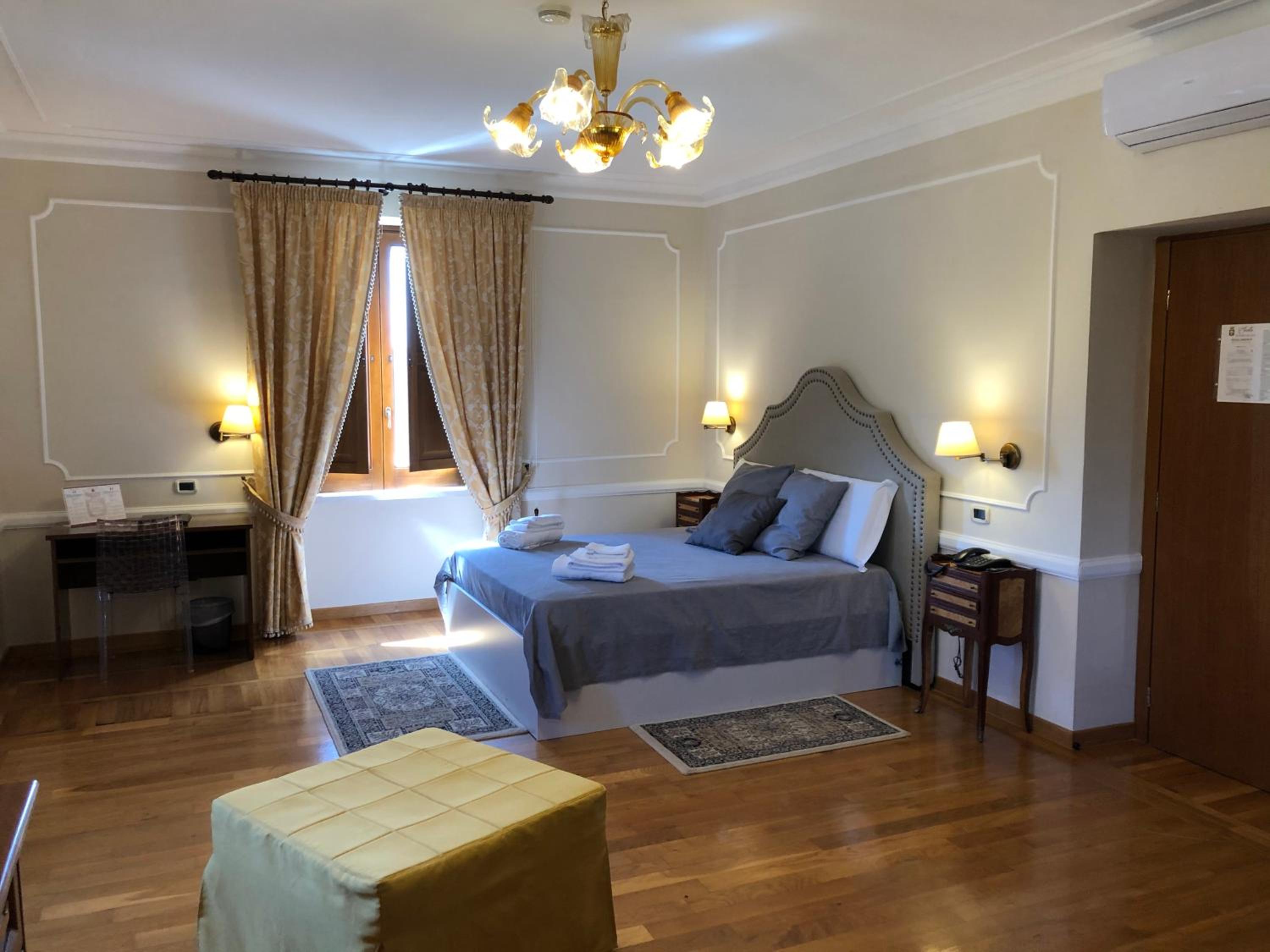 Double Room with Spa Bath photo 1
