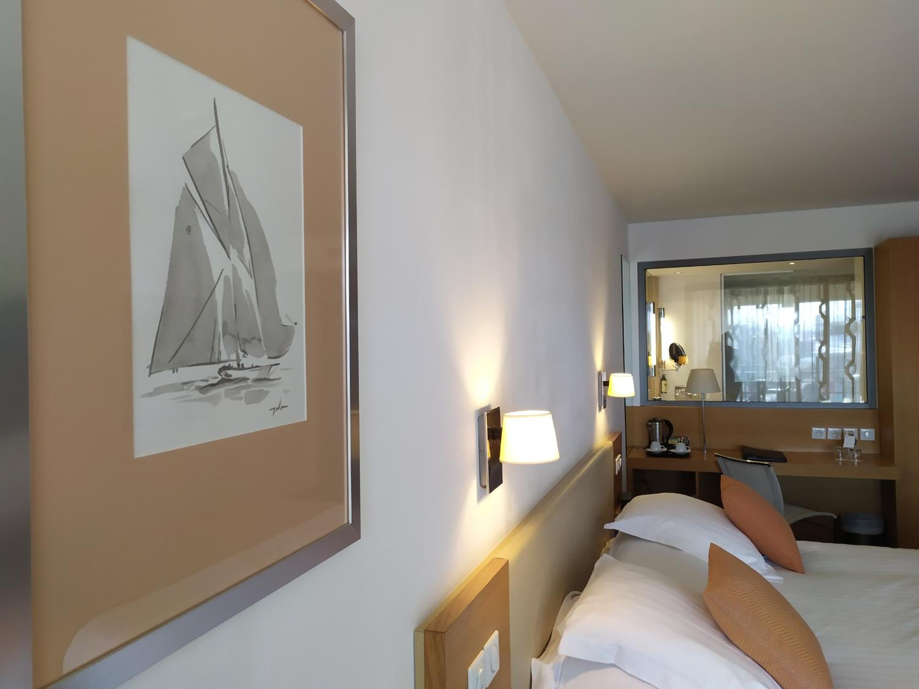 Comfort Queen Room with Balcony - Photo 5