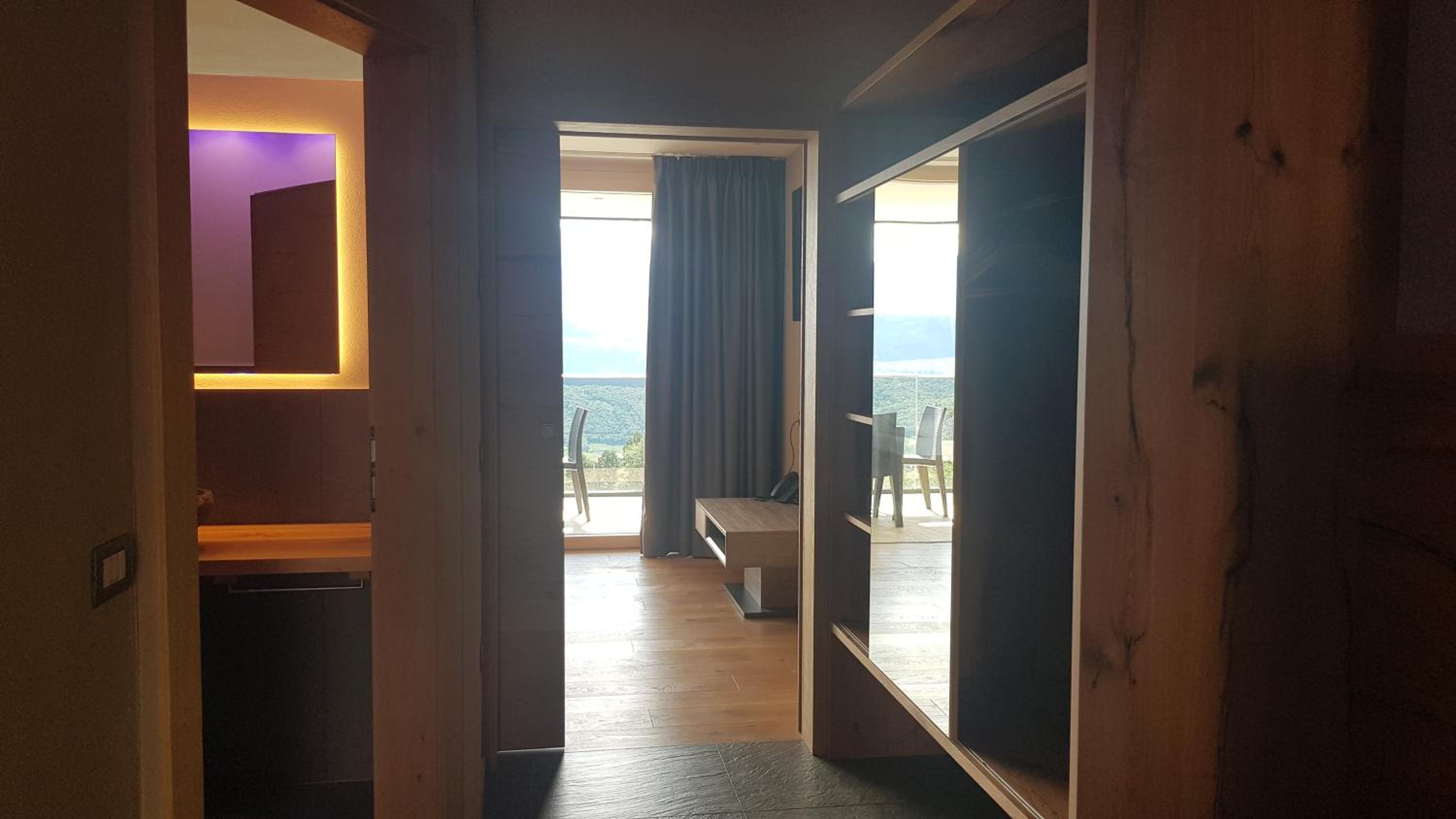 Apartment with Balcony and Panoramic View  - Photo 1