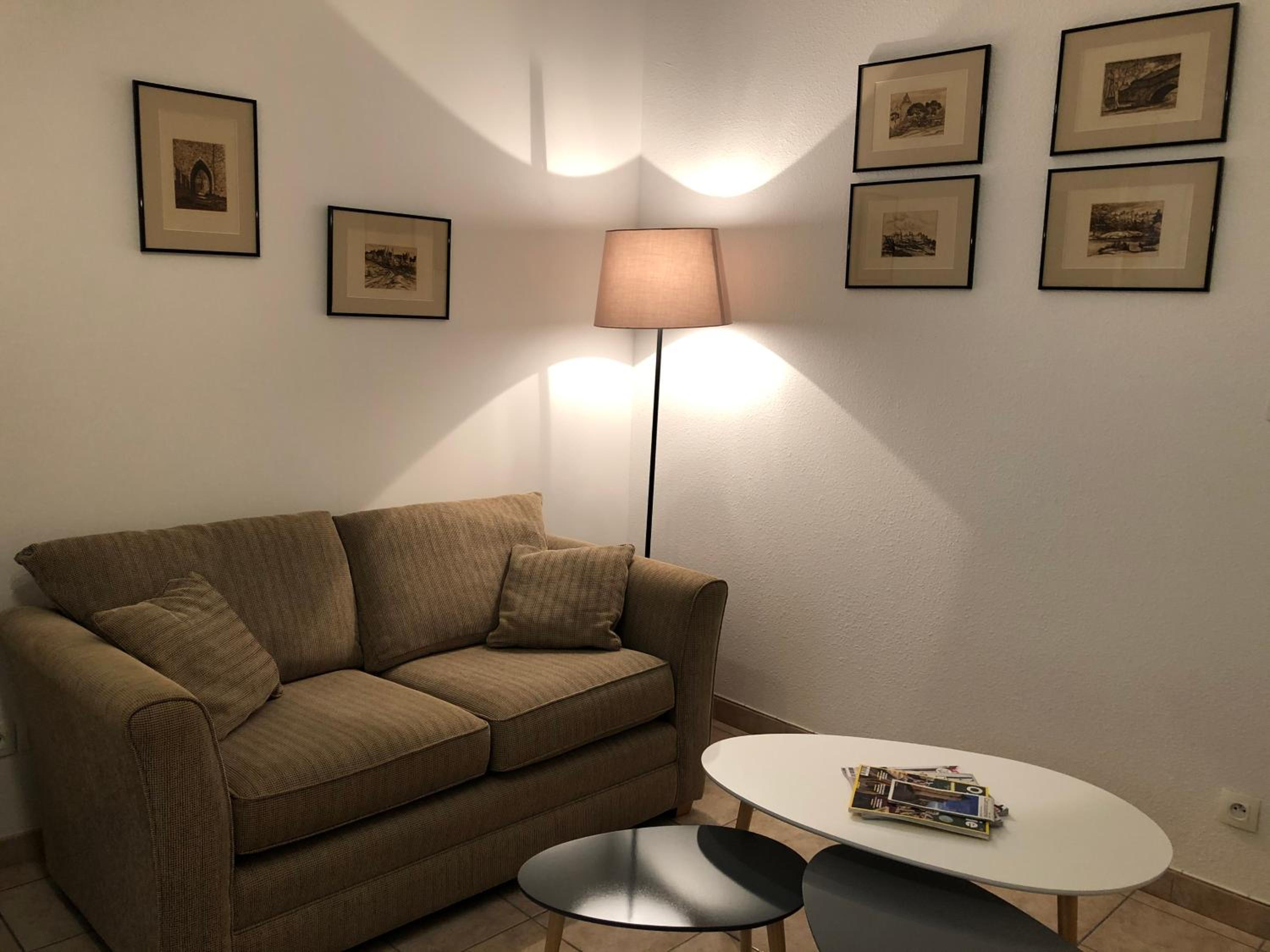 Superior Apartment - Pets Allowed - Photo 2