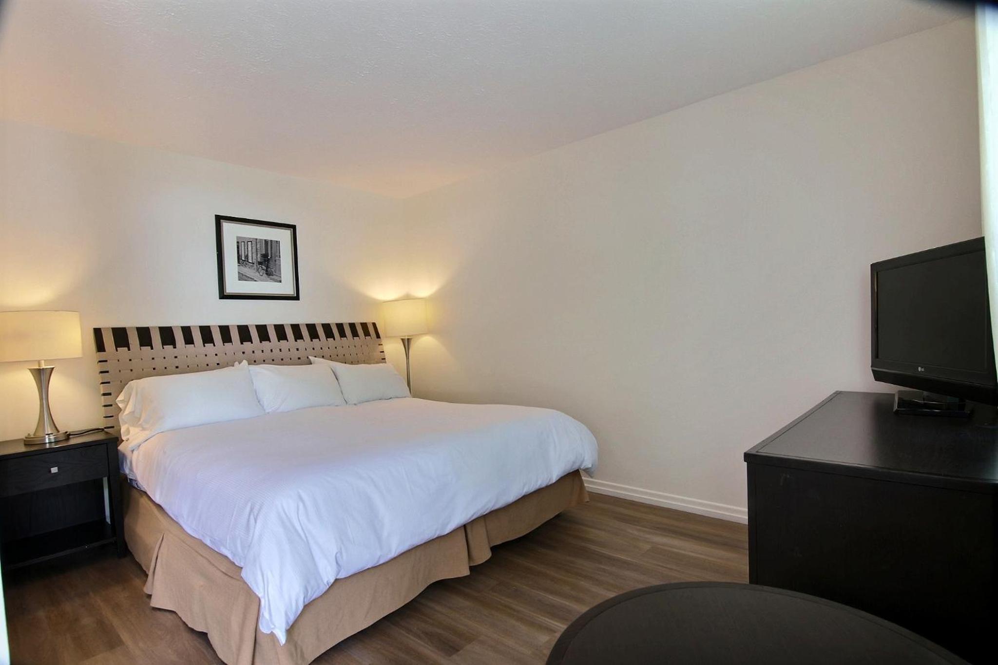Deluxe King Room photo 1