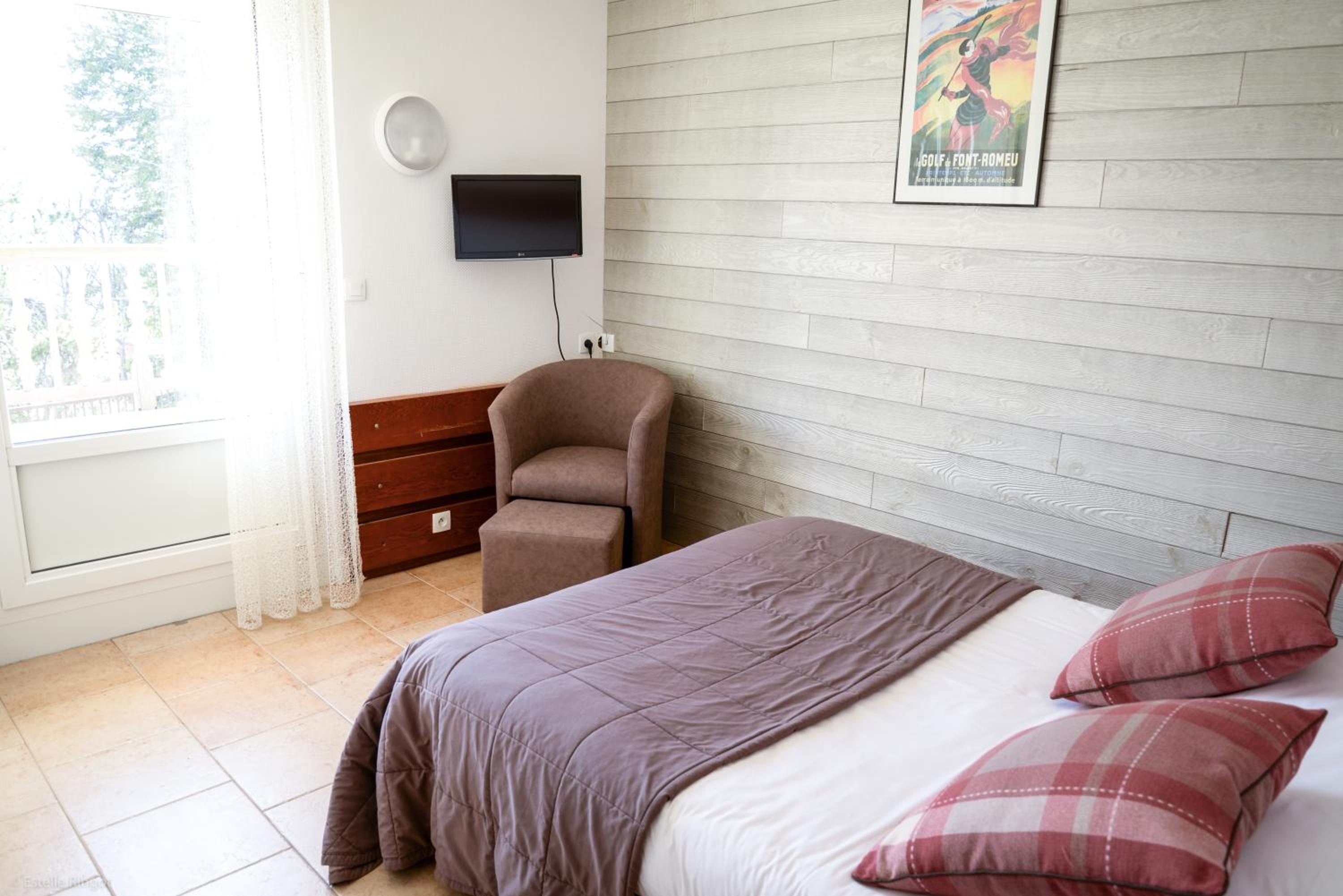 Two-Bedroom Apartment with Terrace photo 2