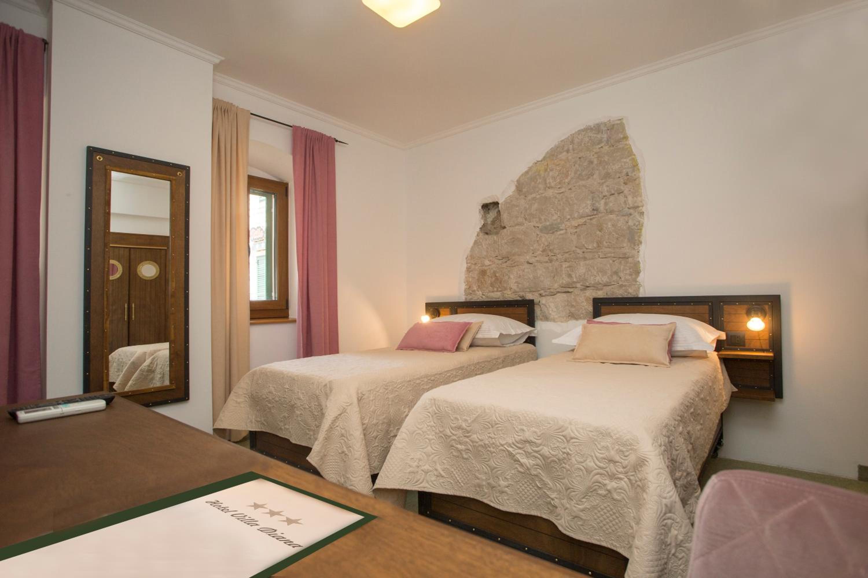 Double or Twin Room photo 3